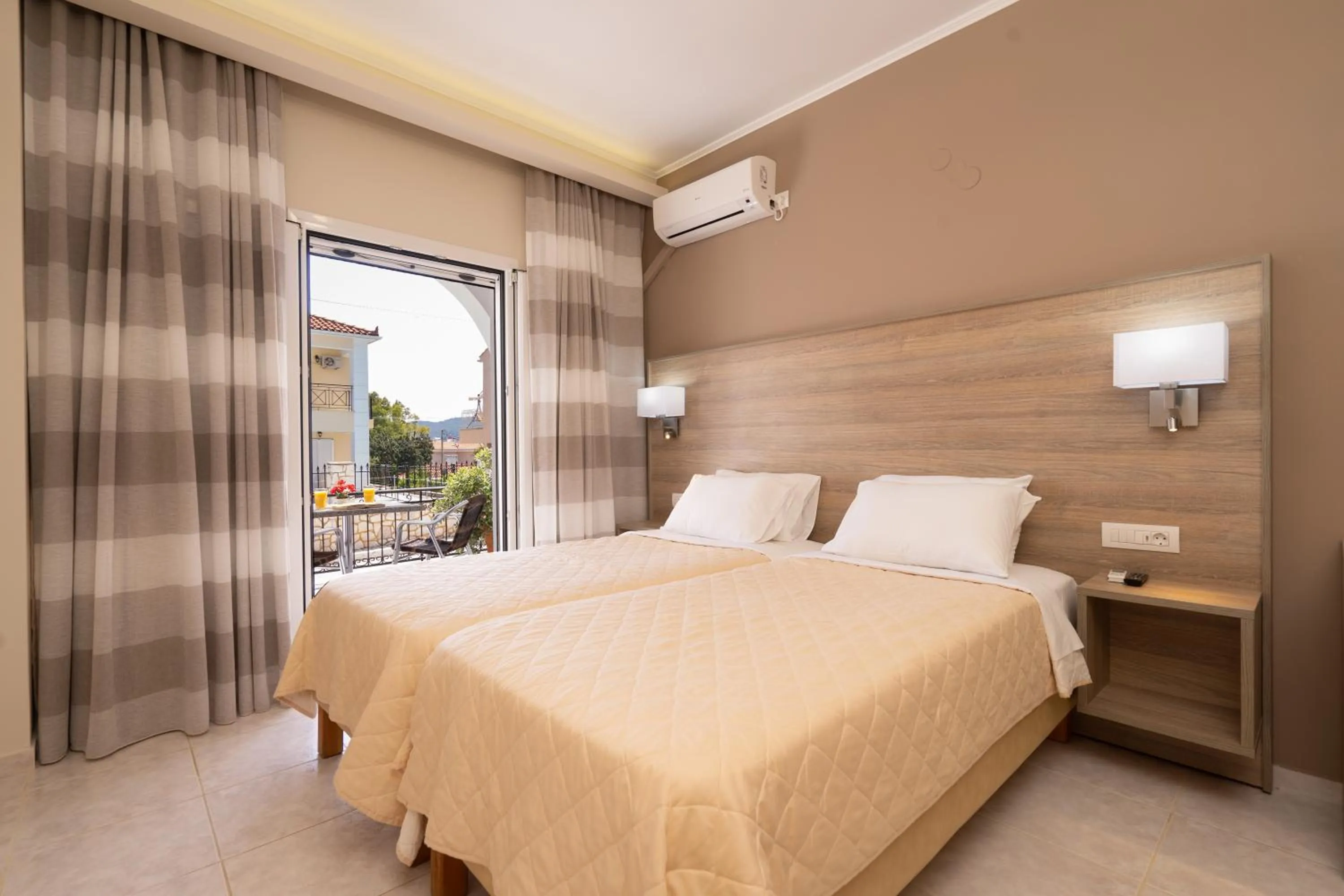 Photo of the whole room, Bed in Diamanto Complex