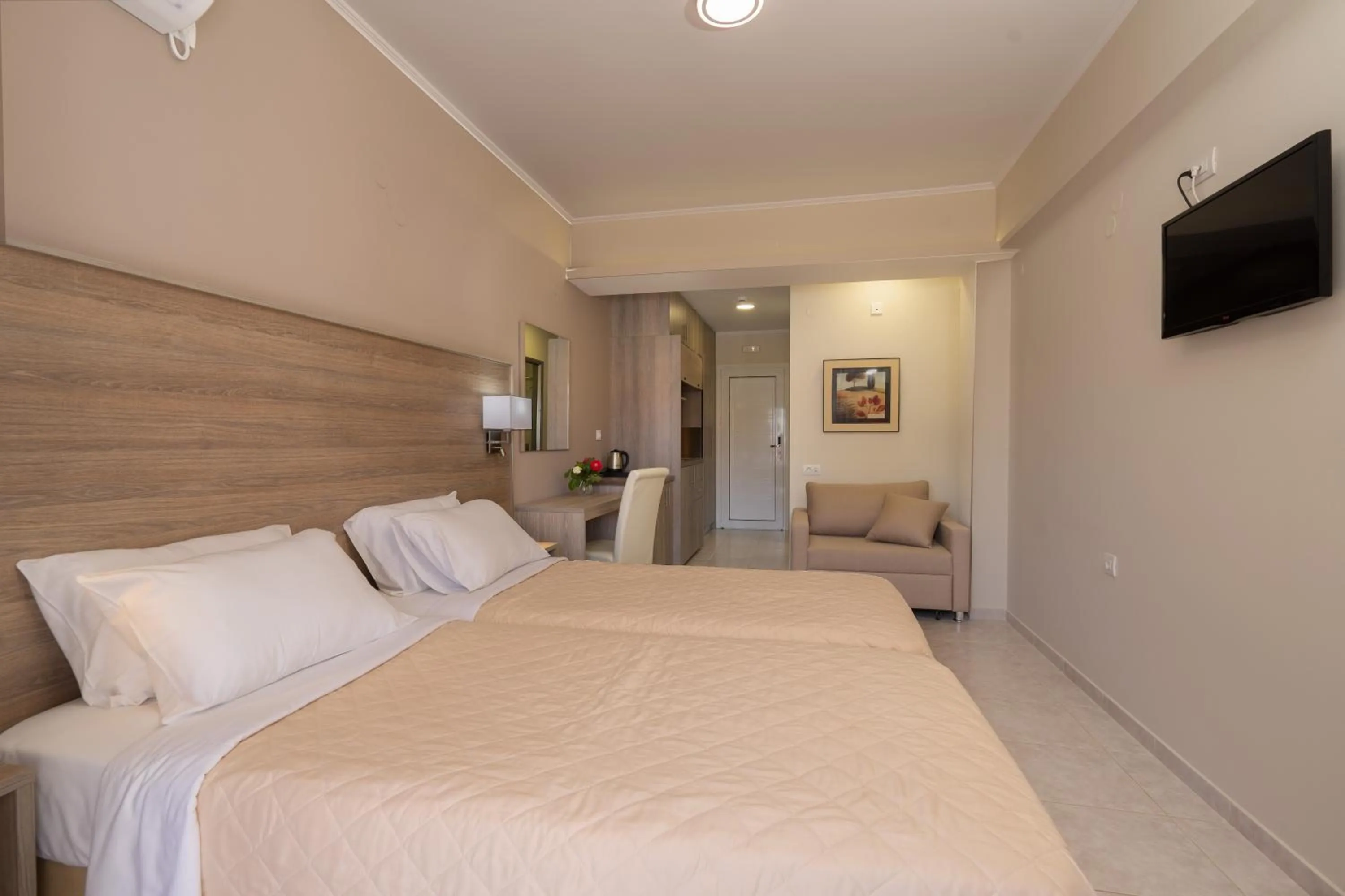 Photo of the whole room, Bed in Diamanto Complex