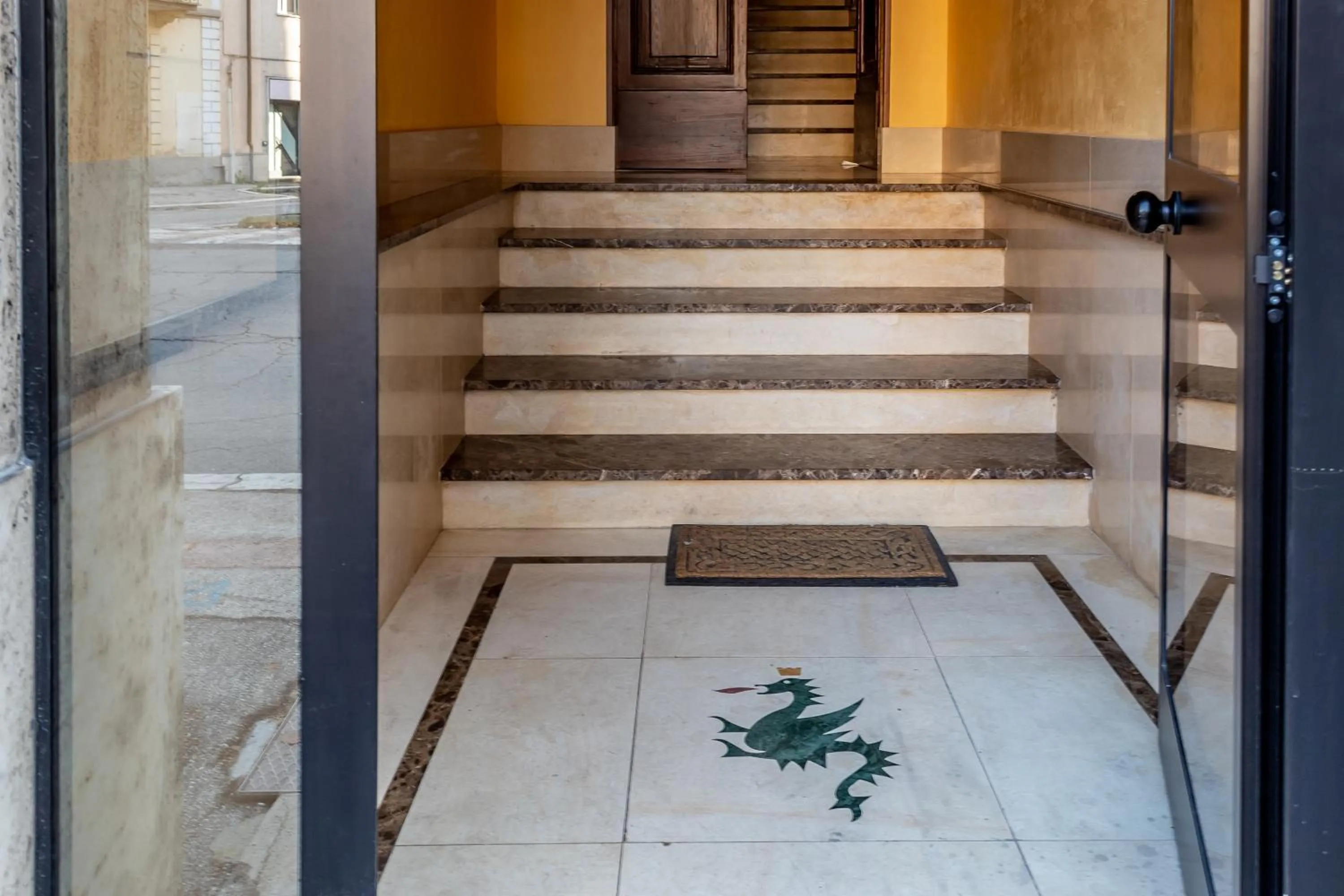 Property building in La Casa Rosa