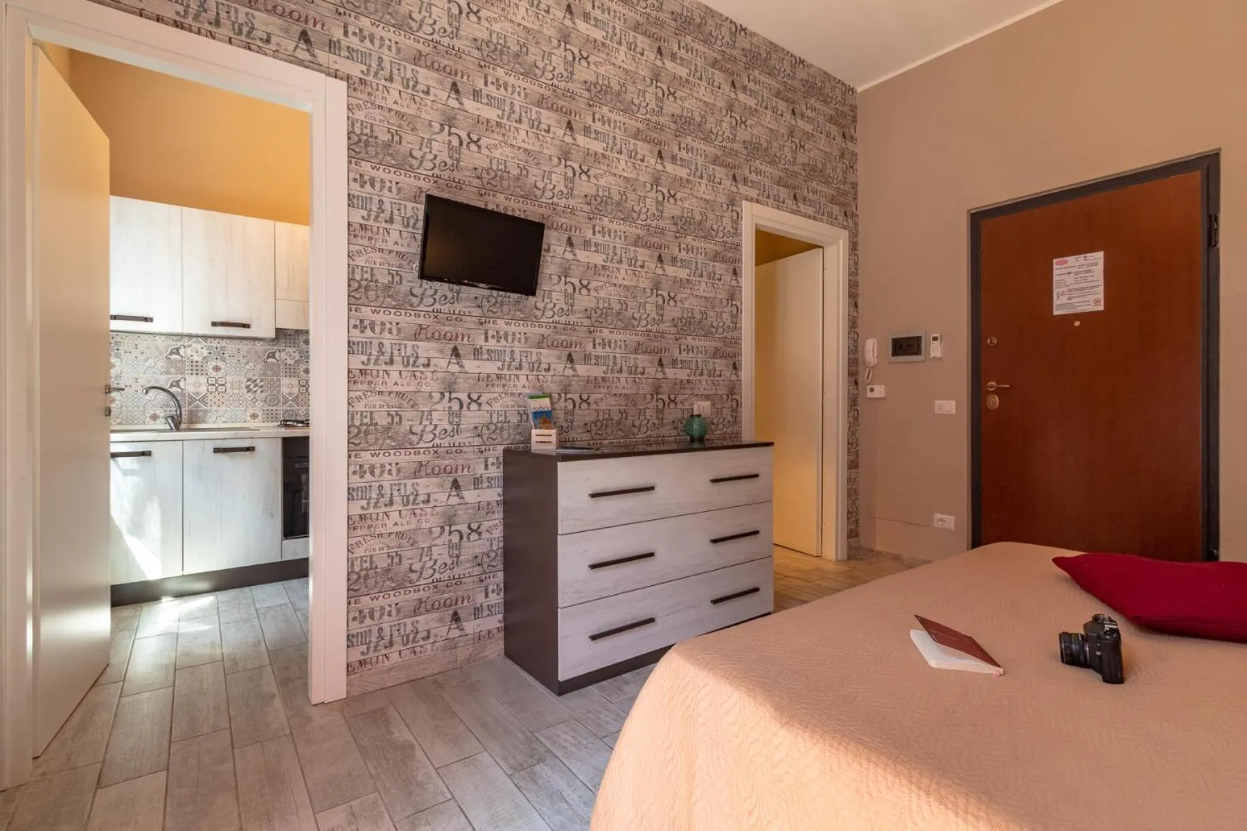 Photo of the whole room, Bed in La Casa Rosa