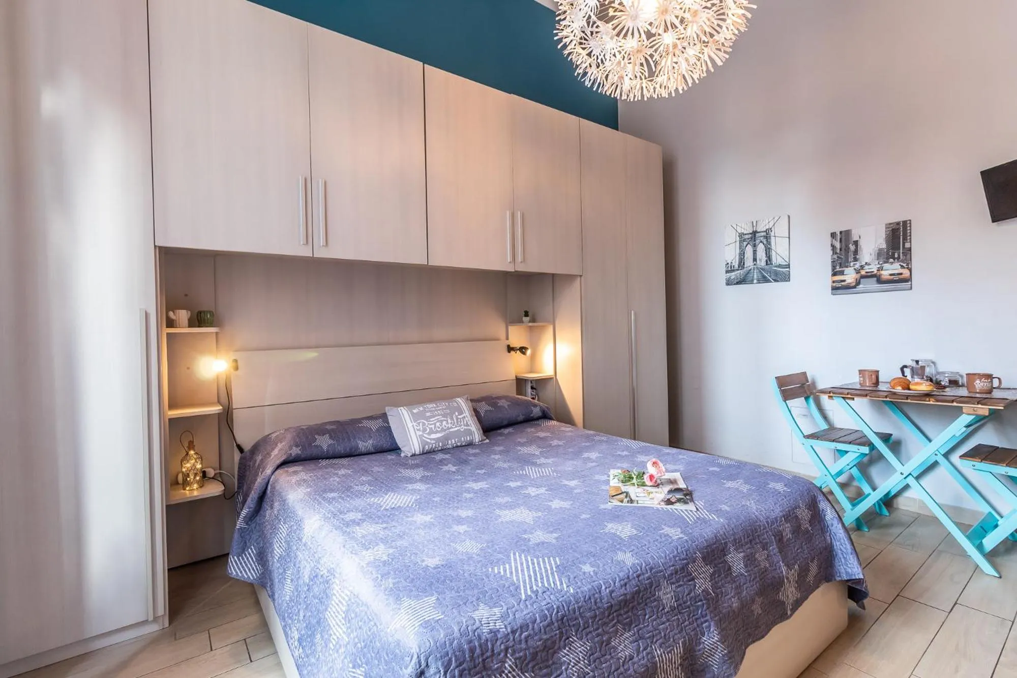 Photo of the whole room, Bed in La Casa Rosa