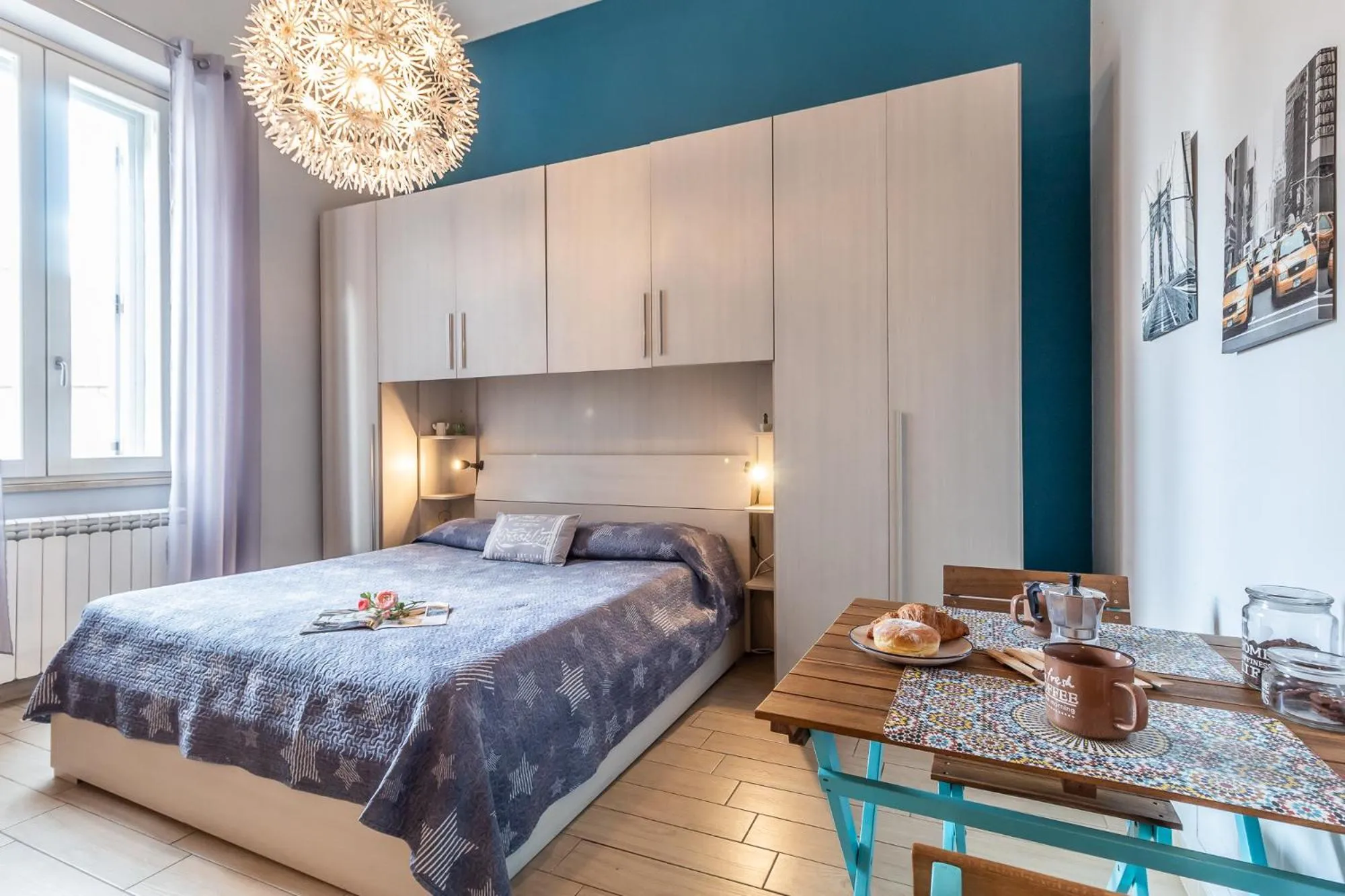 Photo of the whole room, Bed in La Casa Rosa