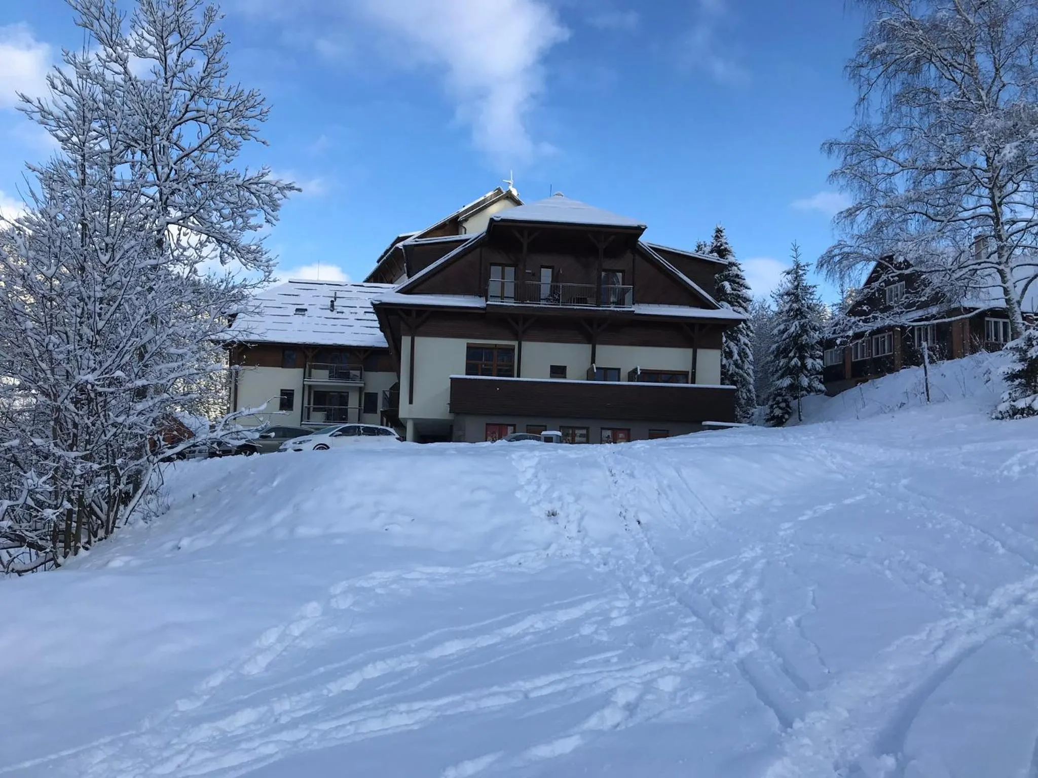 Property building in Apartman Razula