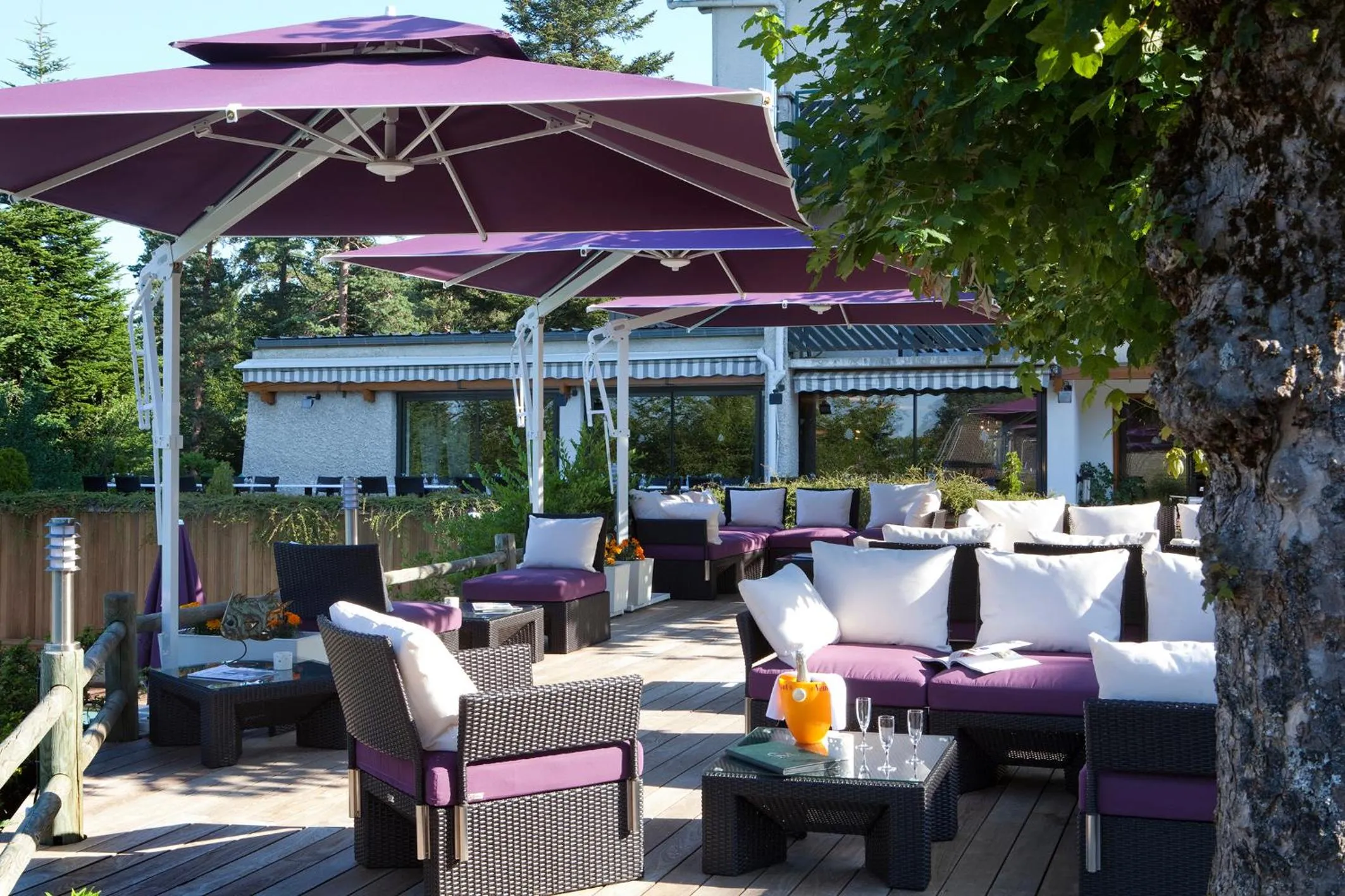 Patio in Logis Hôtel Clair Matin