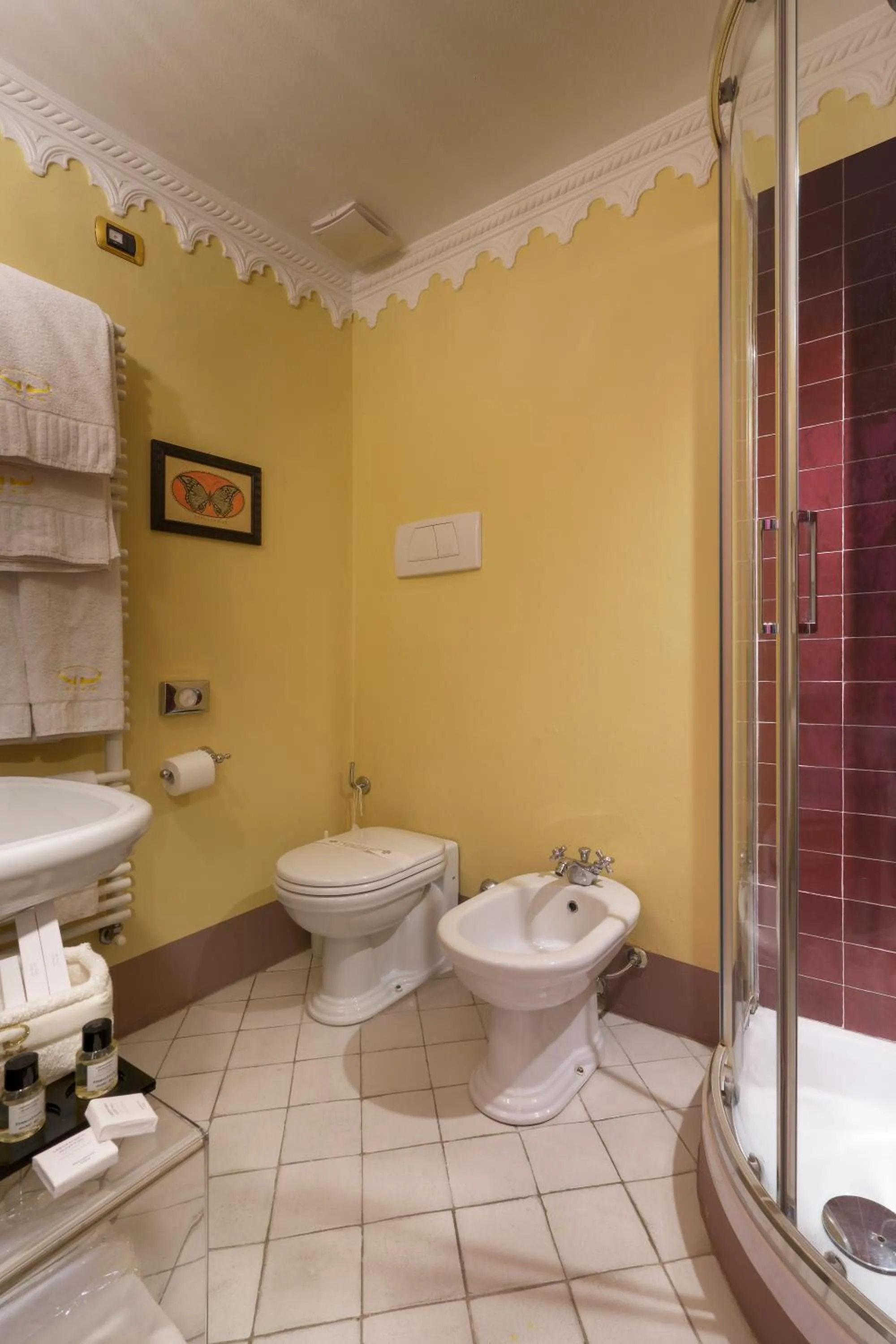 Bathroom in Graziella Patio Hotel