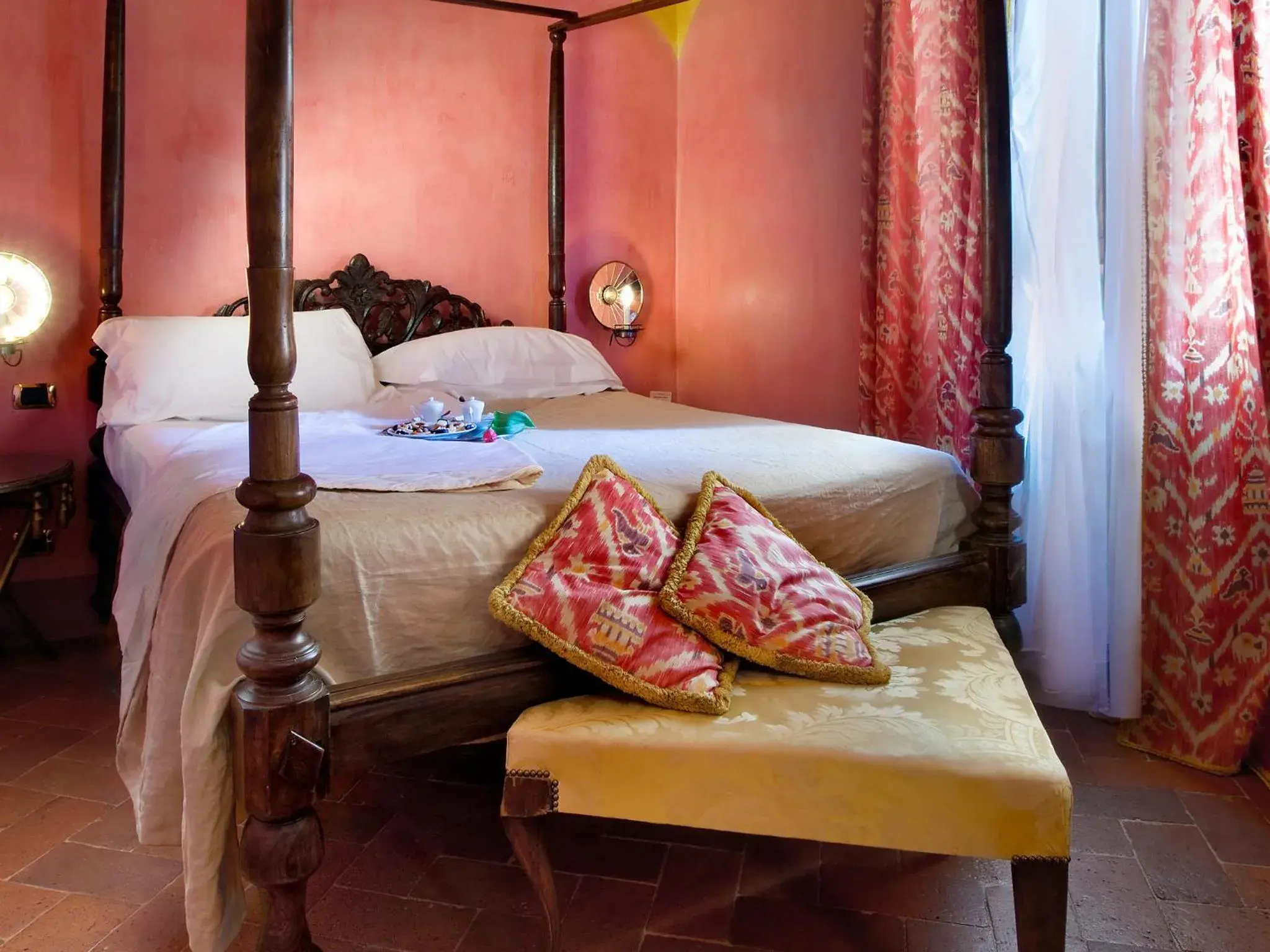 Decorative detail, Bed in Graziella Patio Hotel Decorative detail, Bed in Graziella Patio Hotel