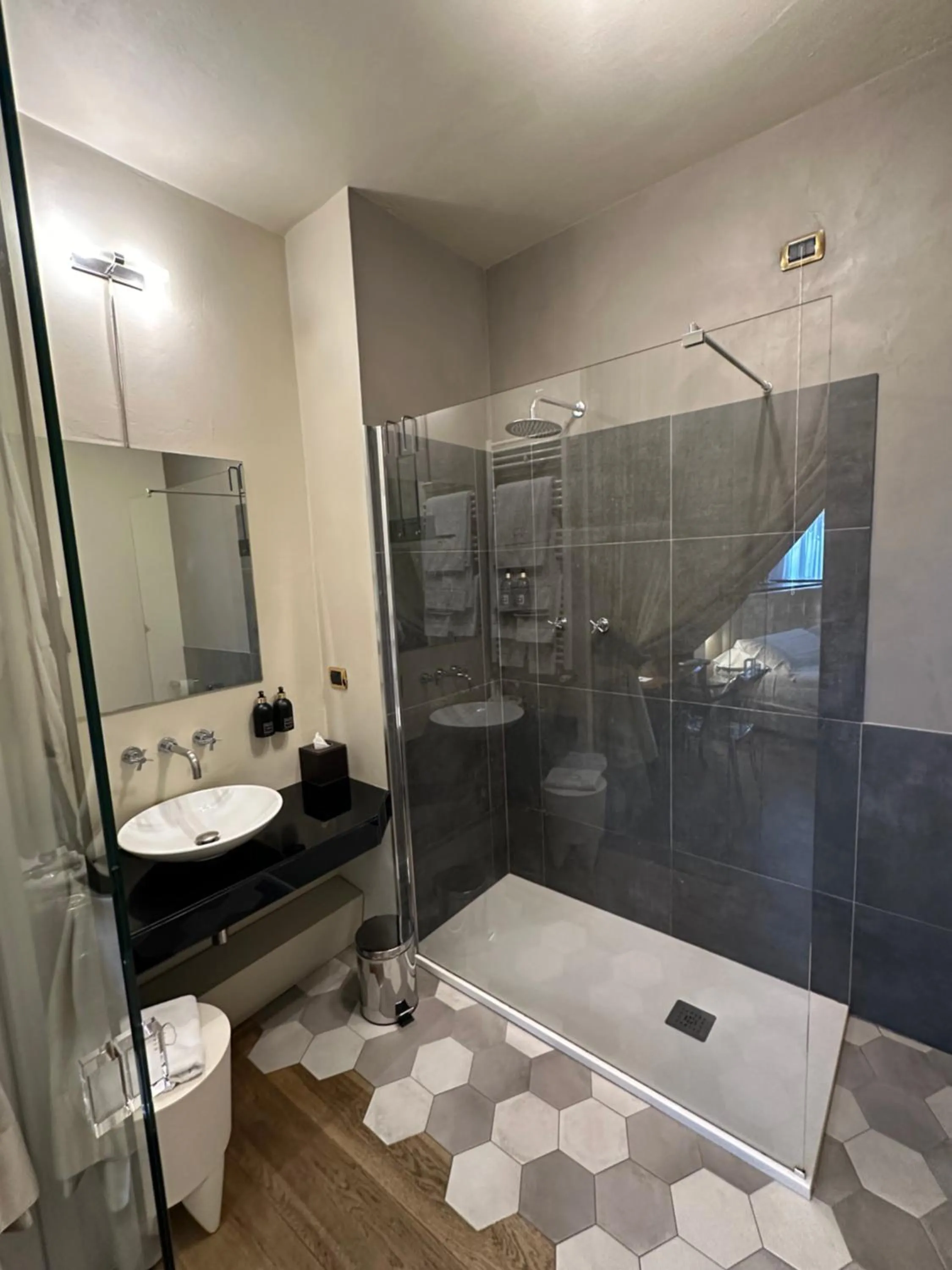 Shower in Graziella Patio Hotel