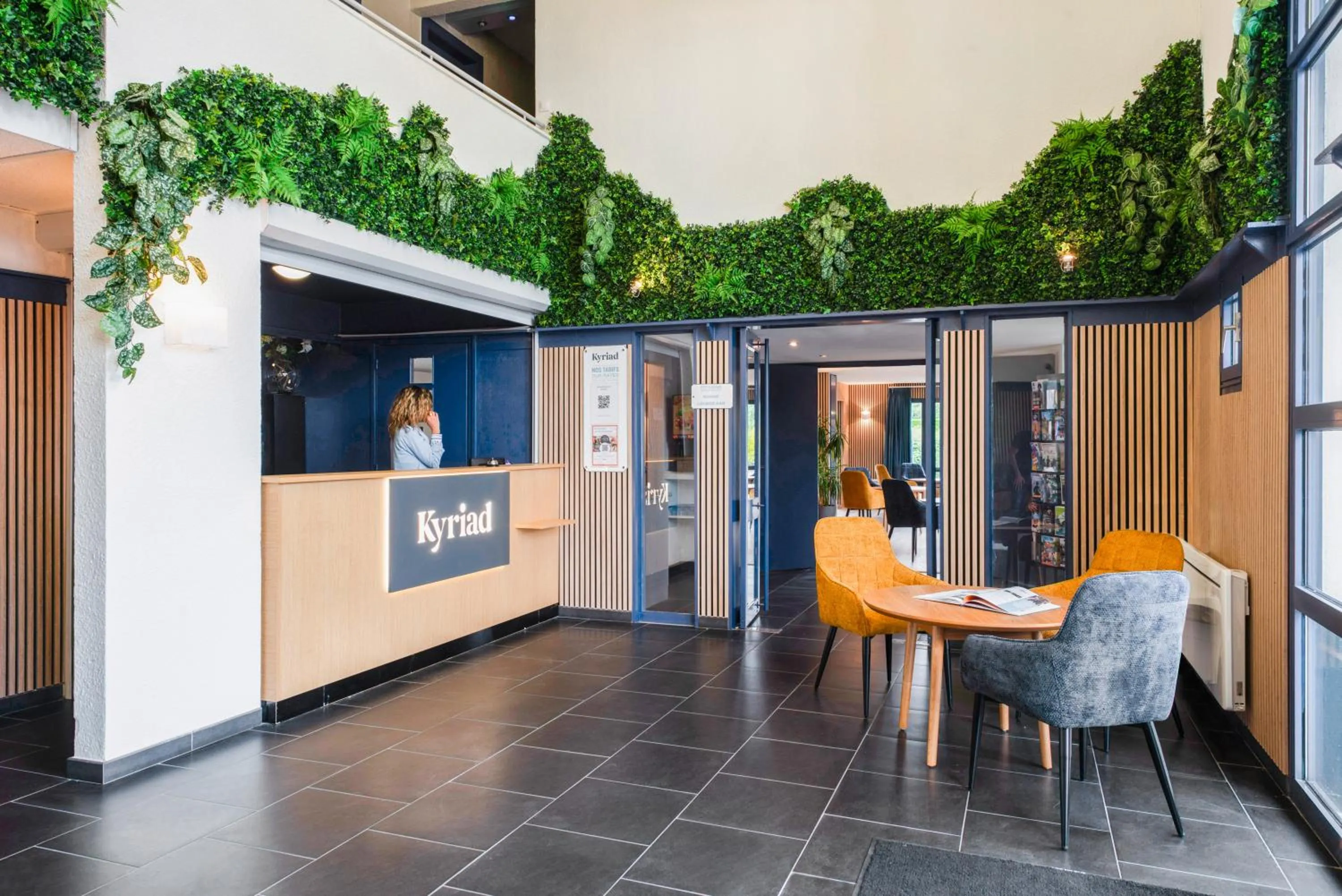 Lobby or reception in Hôtel Kyriad Dieppe