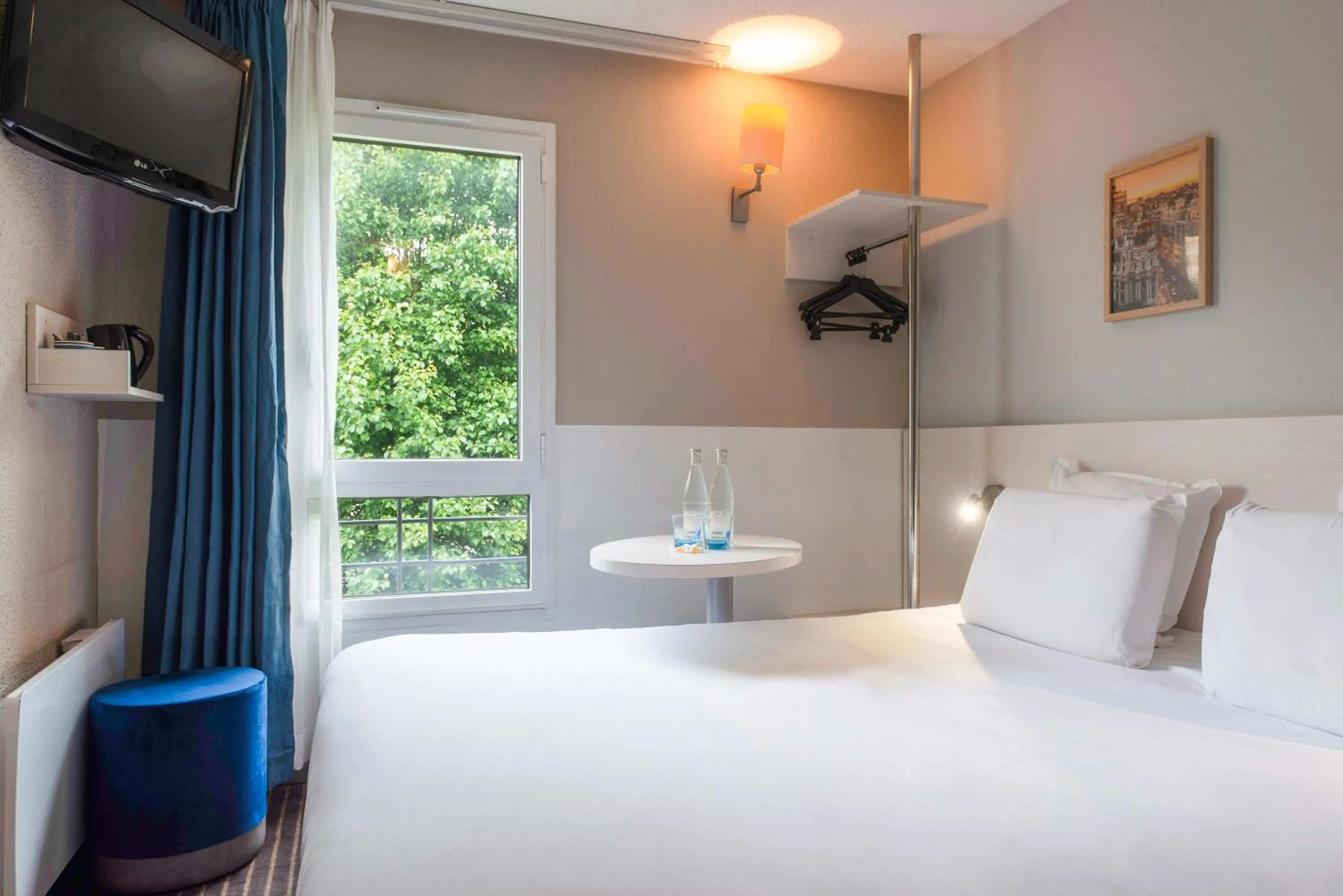 Bed in Hôtel Kyriad Dieppe