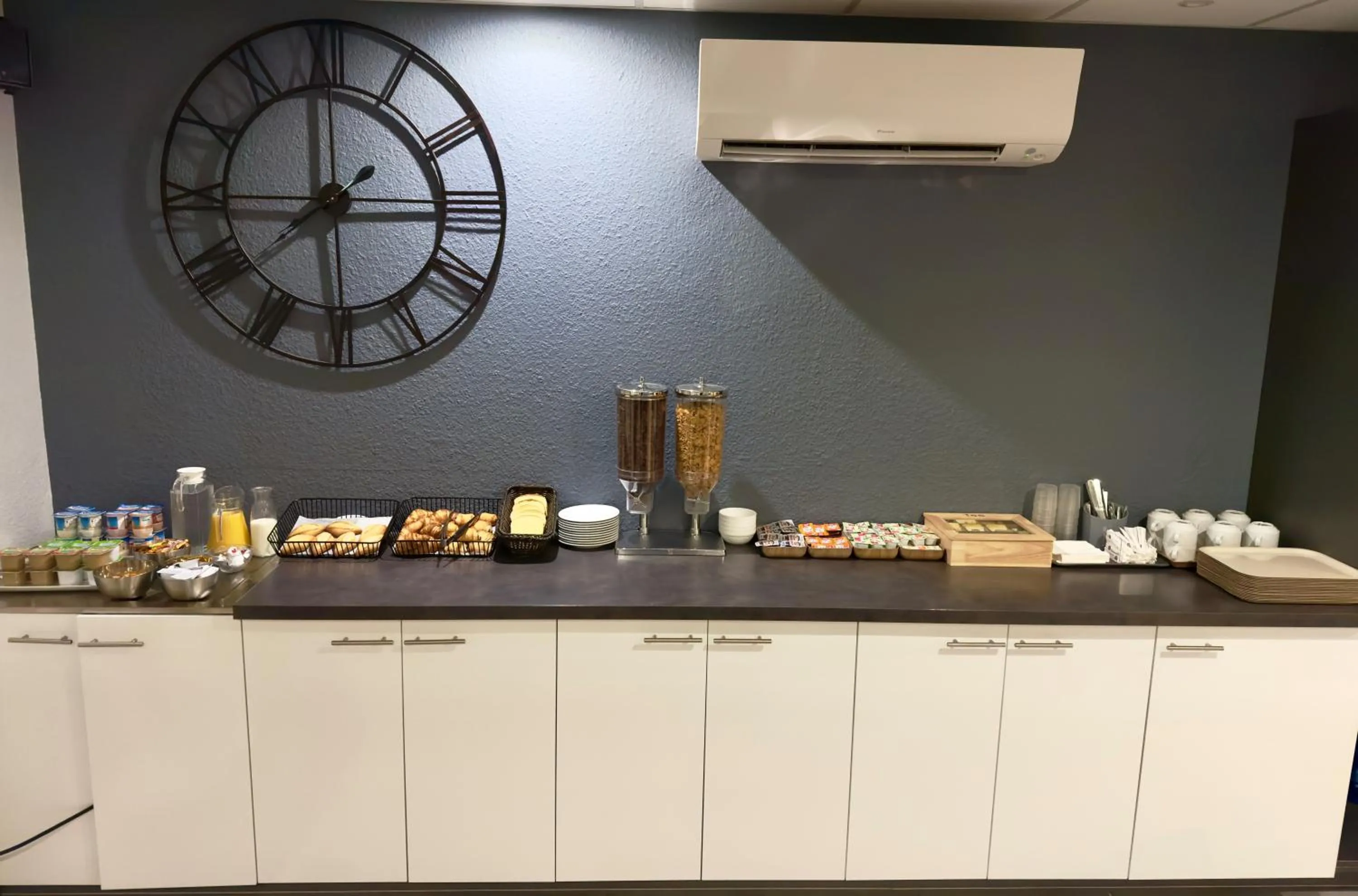 Breakfast in Kyriad Direct Reims Bezannes