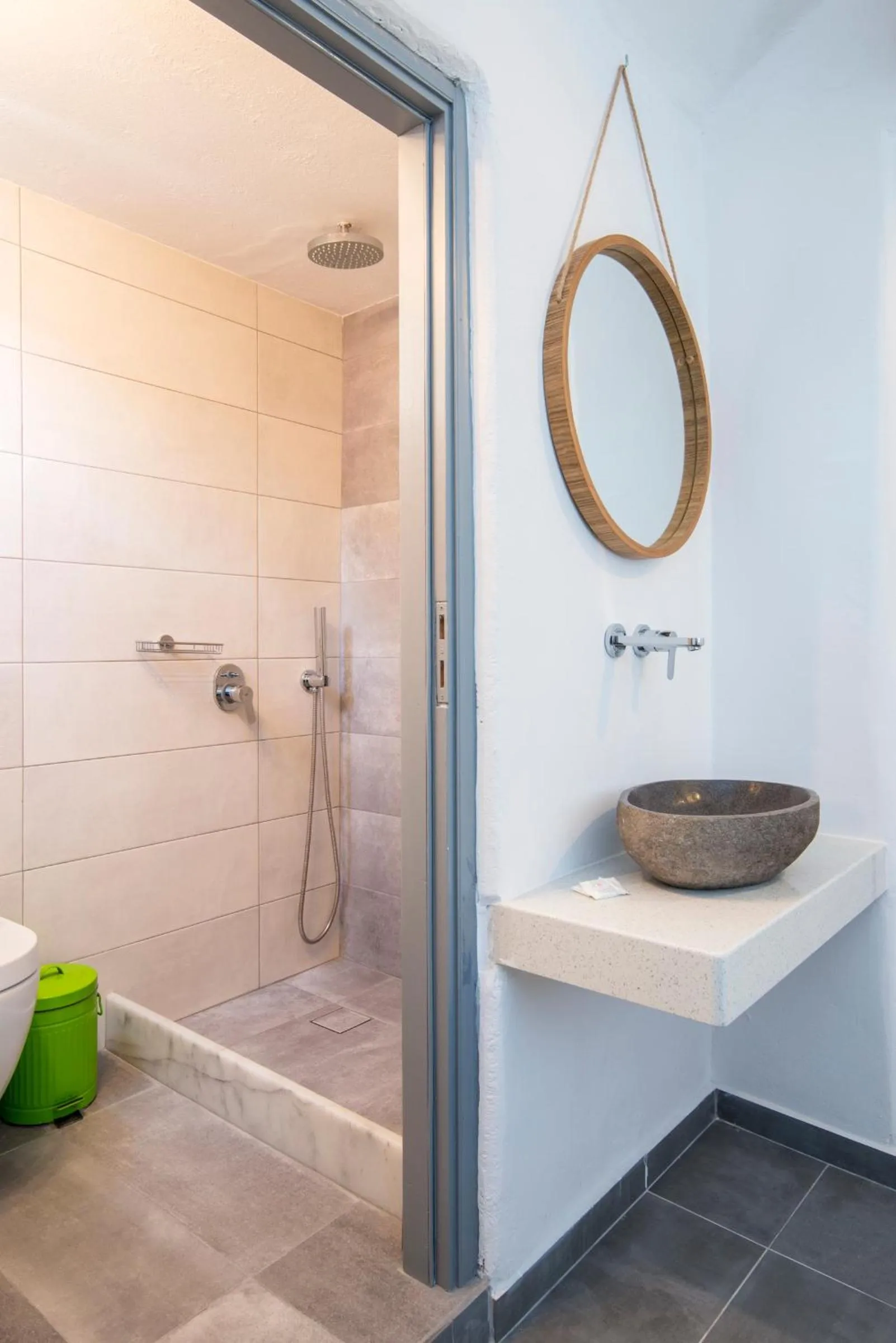 Shower in Artemoula's Studios