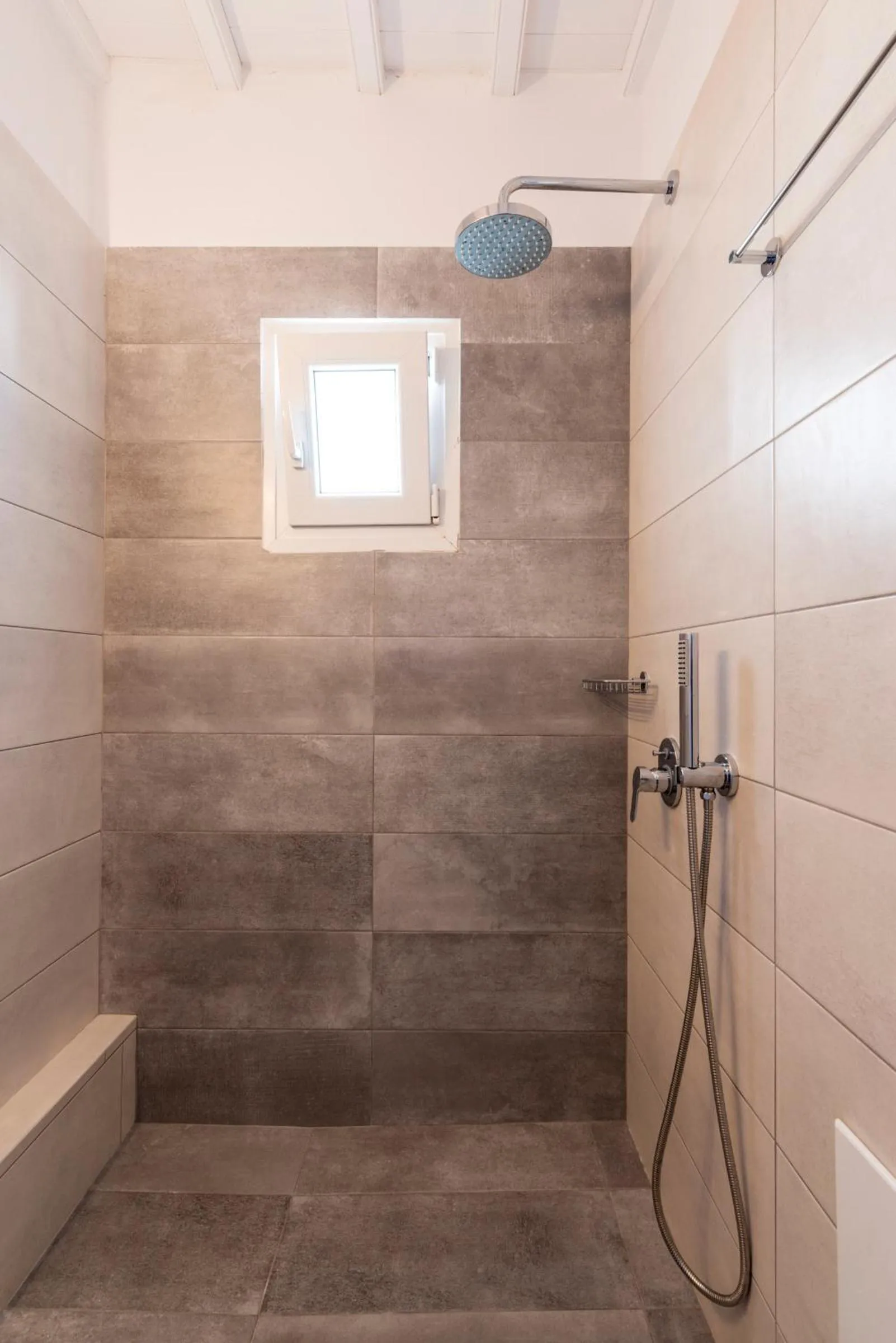 Shower in Artemoula's Studios