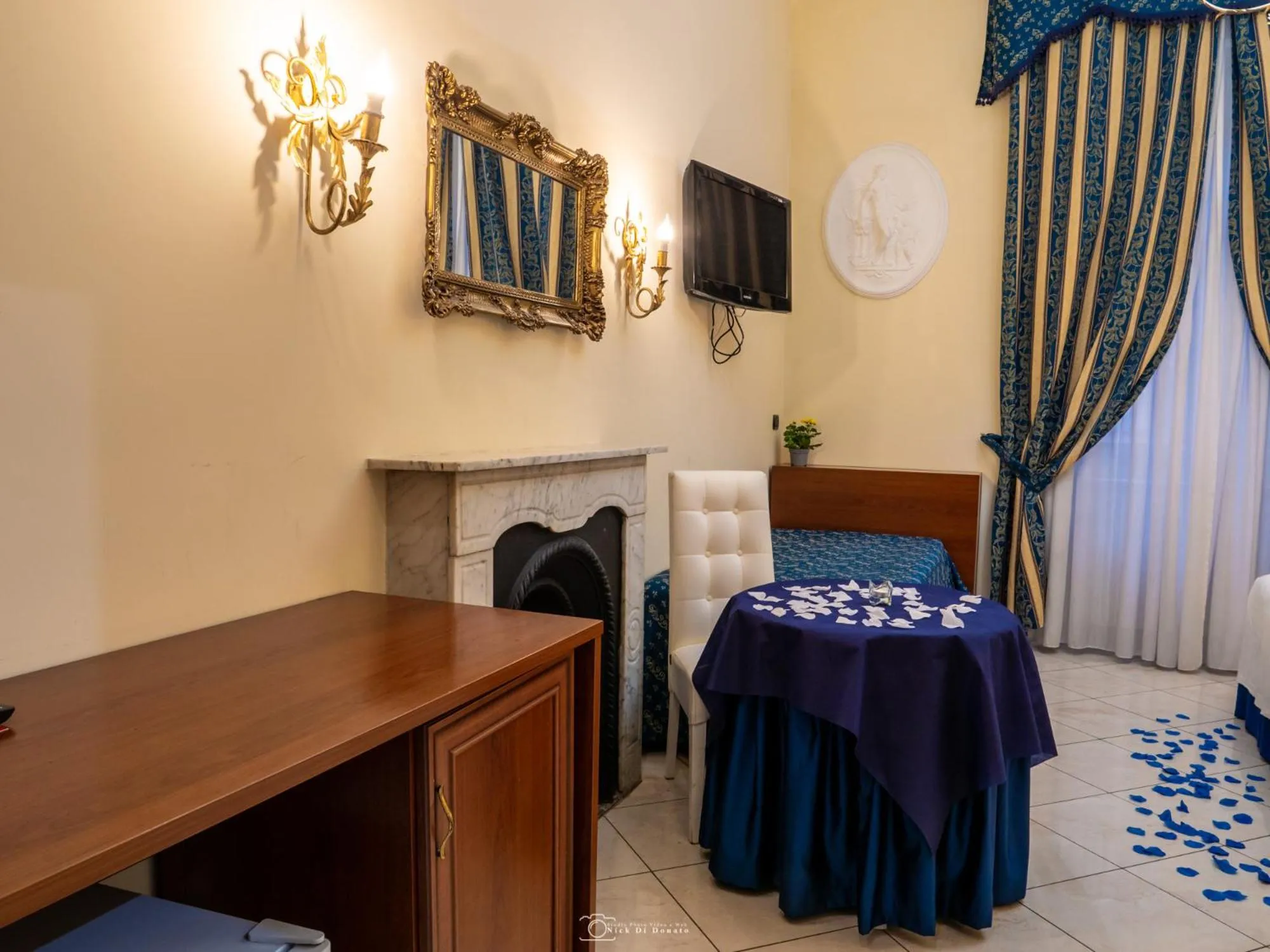 TV and multimedia, Bed in Caroline Suite