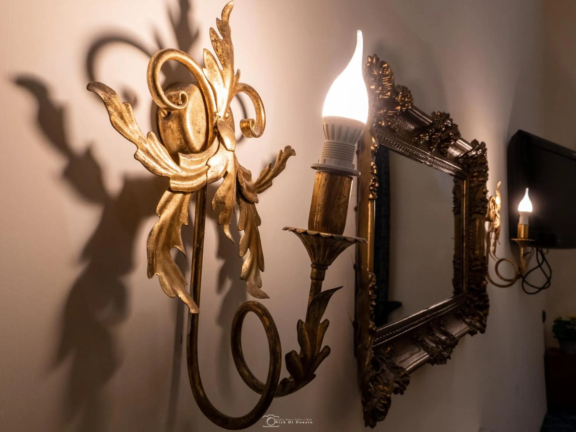 Decorative detail in Caroline Suite