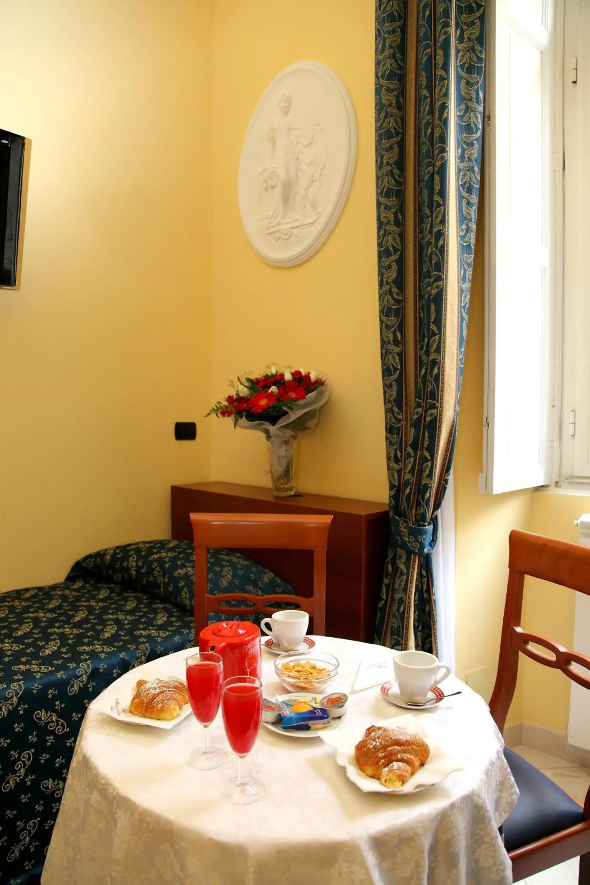 Breakfast in Caroline Suite Breakfast in Caroline Suite