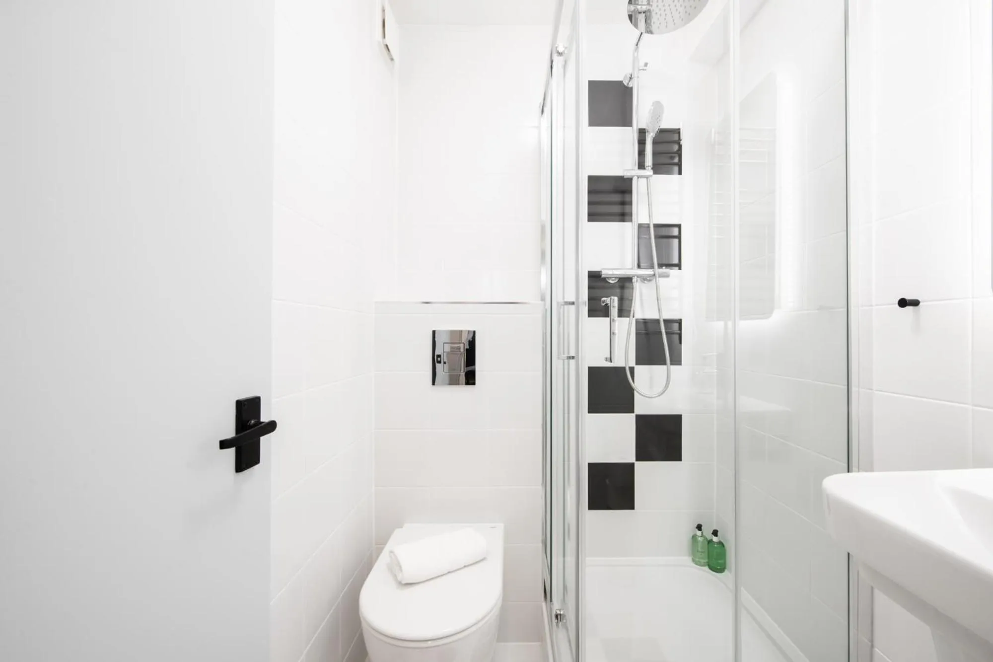 Shower in Americana Hotel