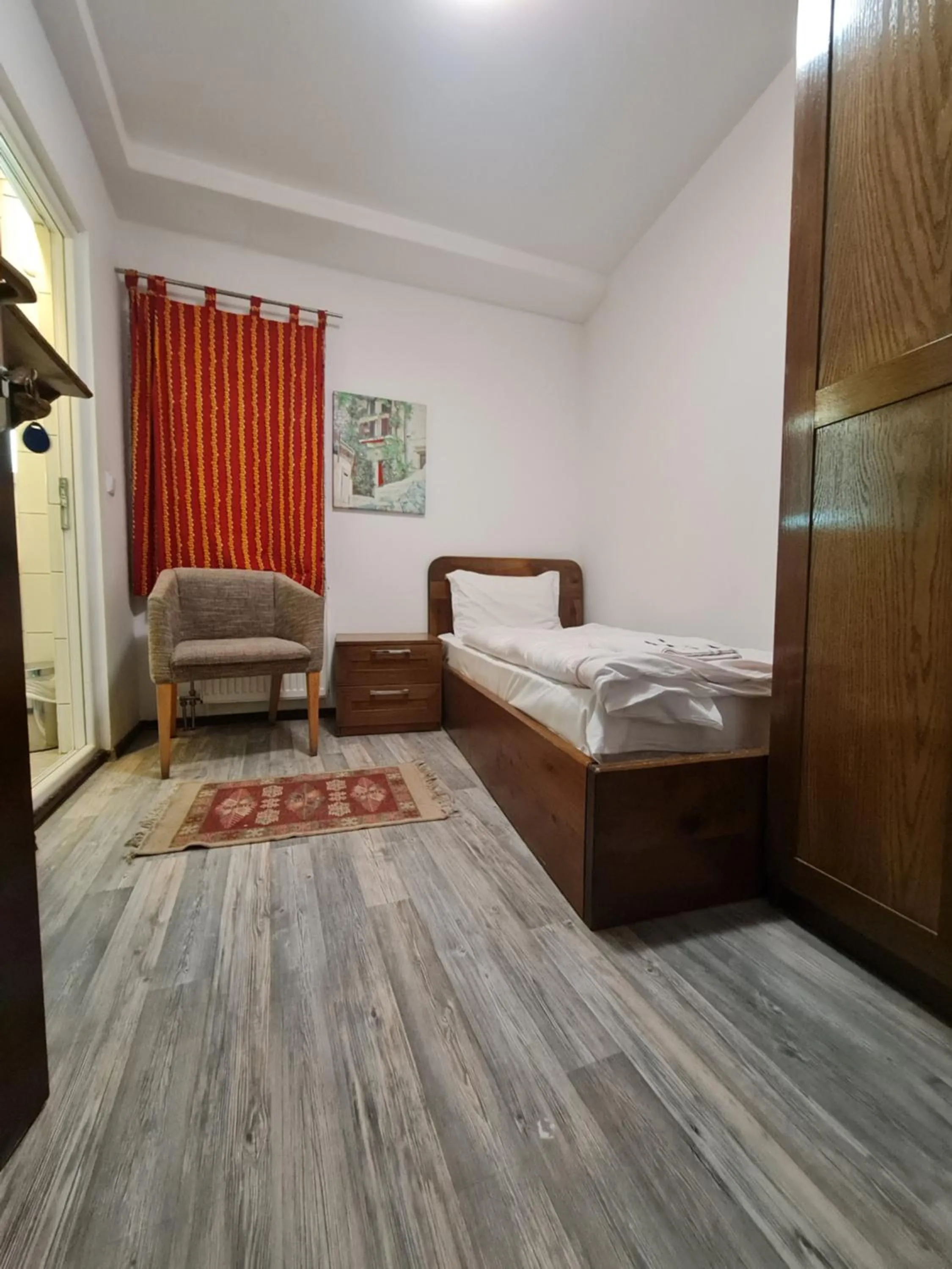 Single Room with Bathroom in Guesthouse Hotel My Home