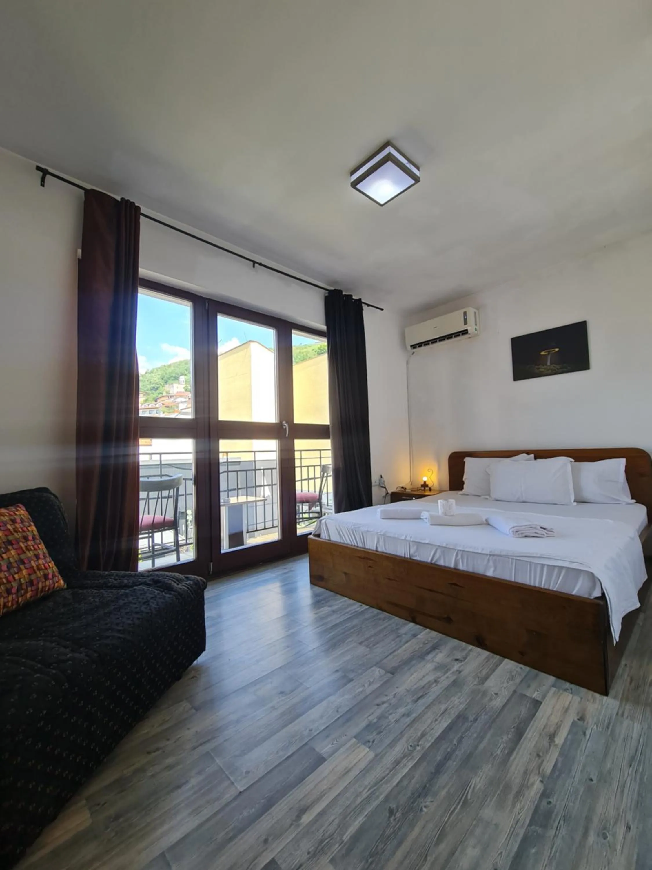 Deluxe Double Room with Balcony in Guesthouse Hotel My Home