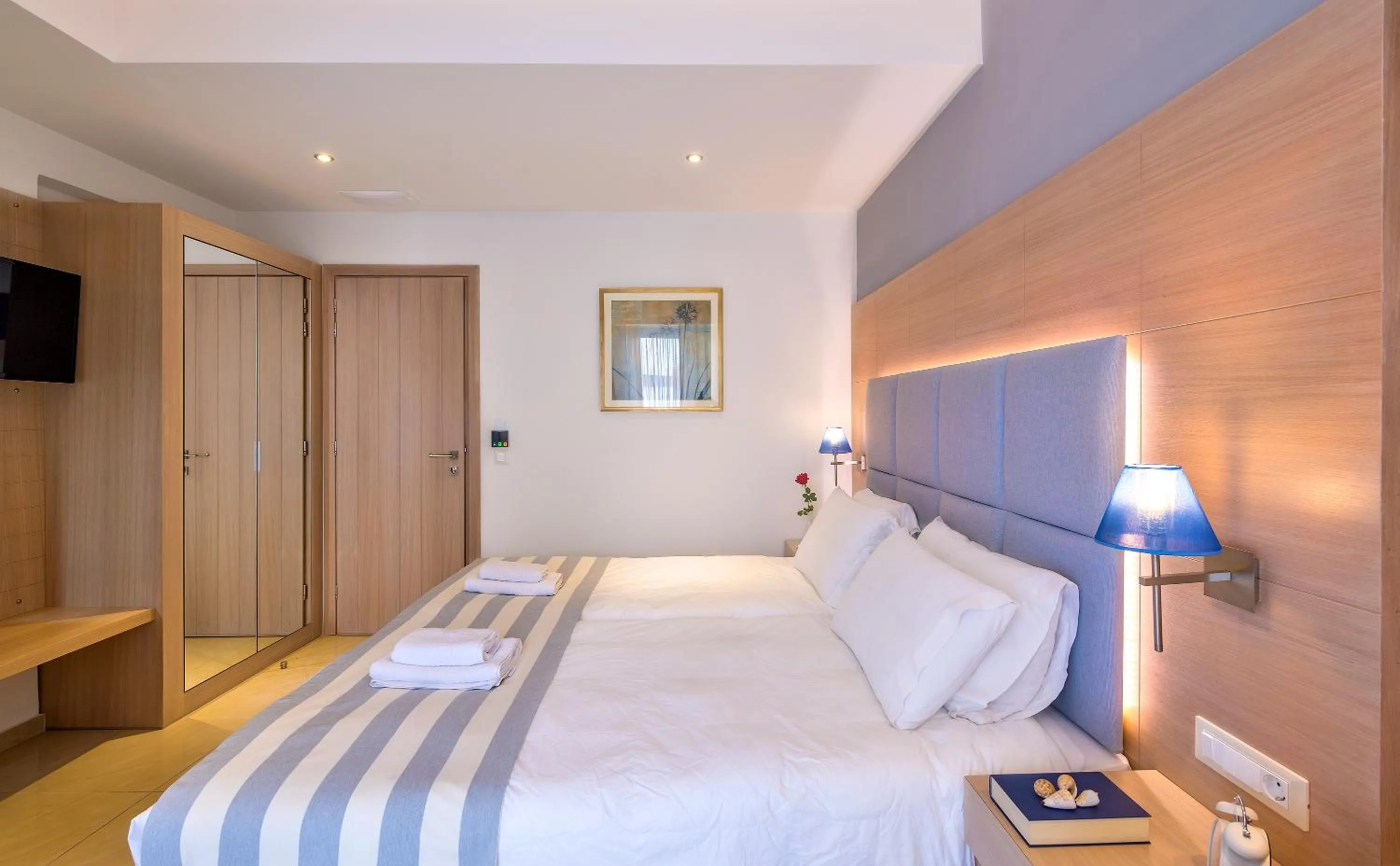 Bed in Leonidas Hotel & Apartments