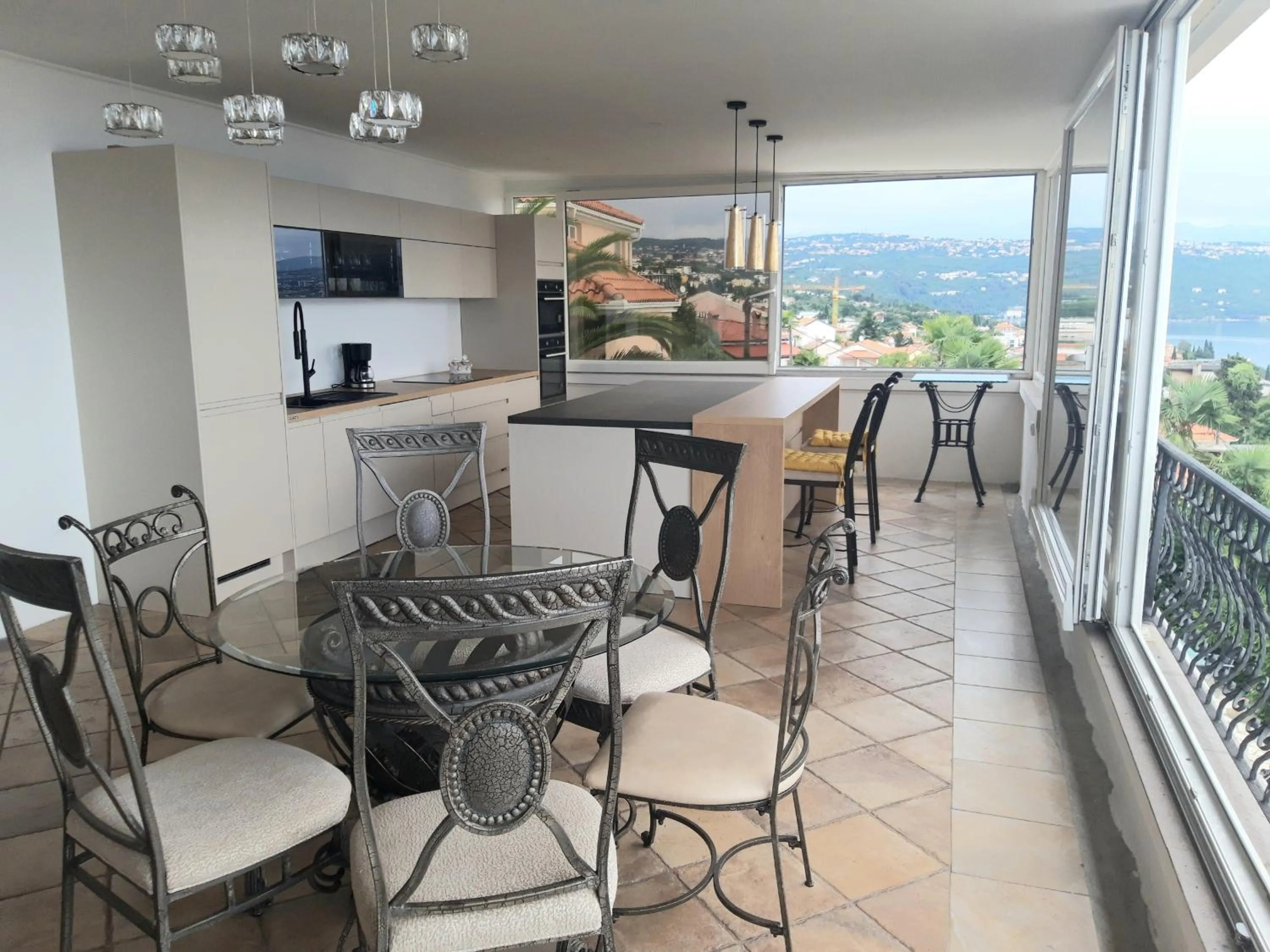 Dining area in Apartments Darijana