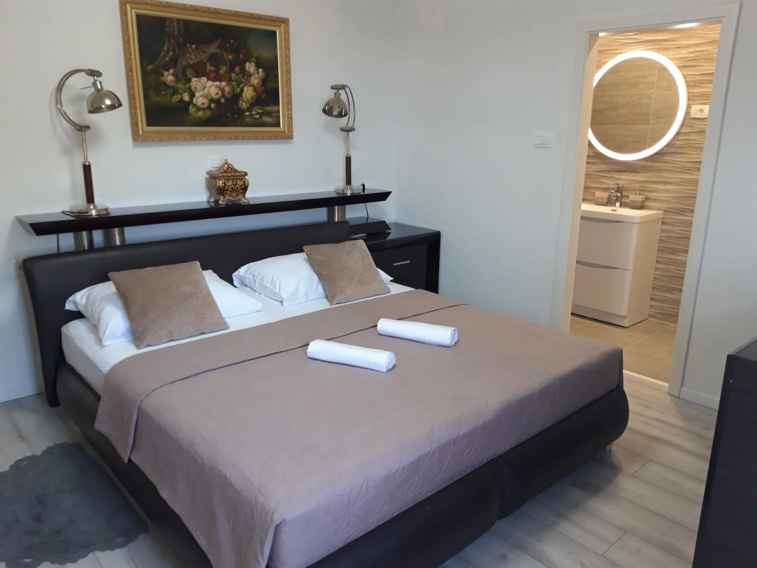 Bedroom, Bed in Apartments Darijana
