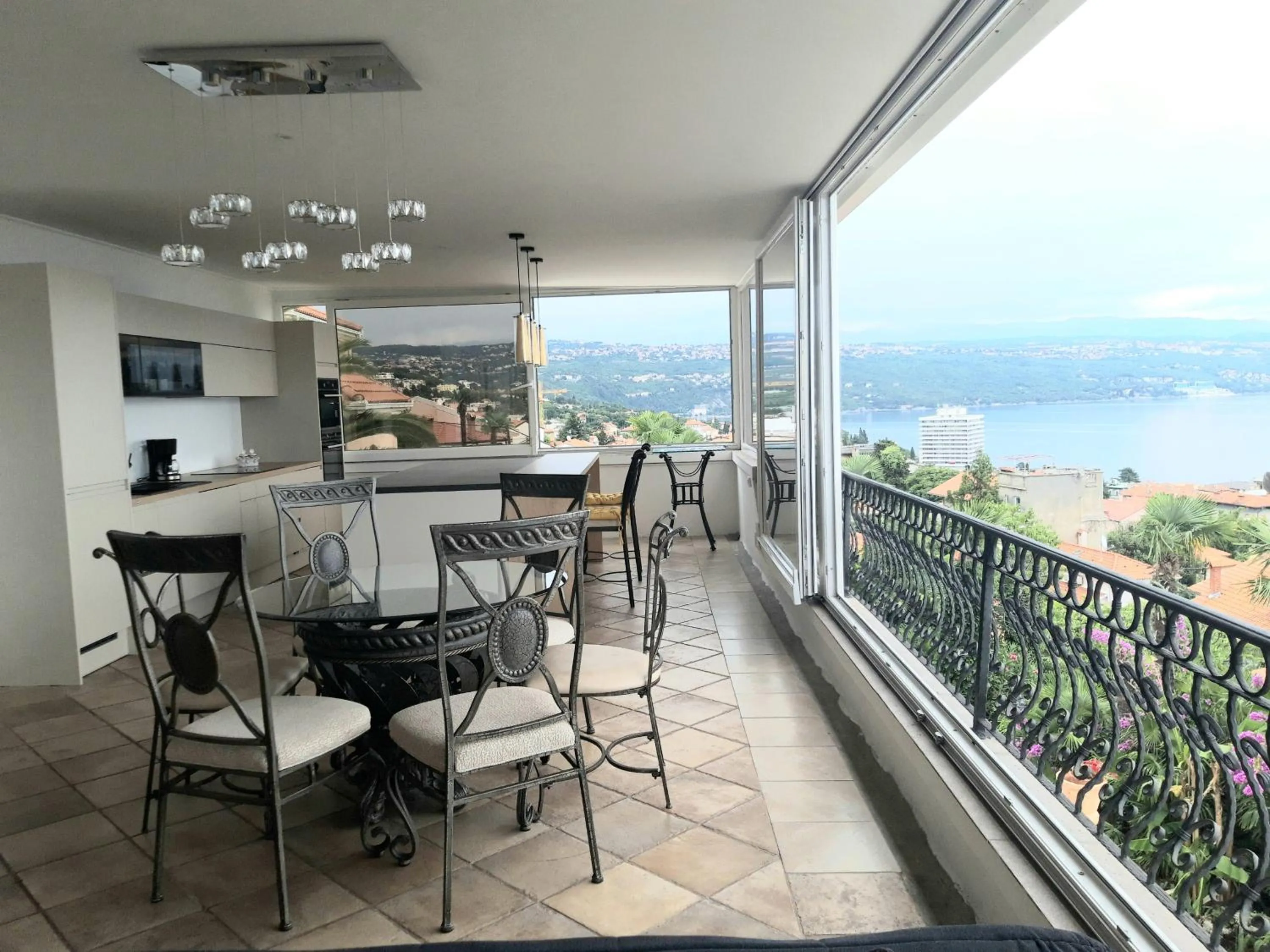 Dining area in Apartments Darijana