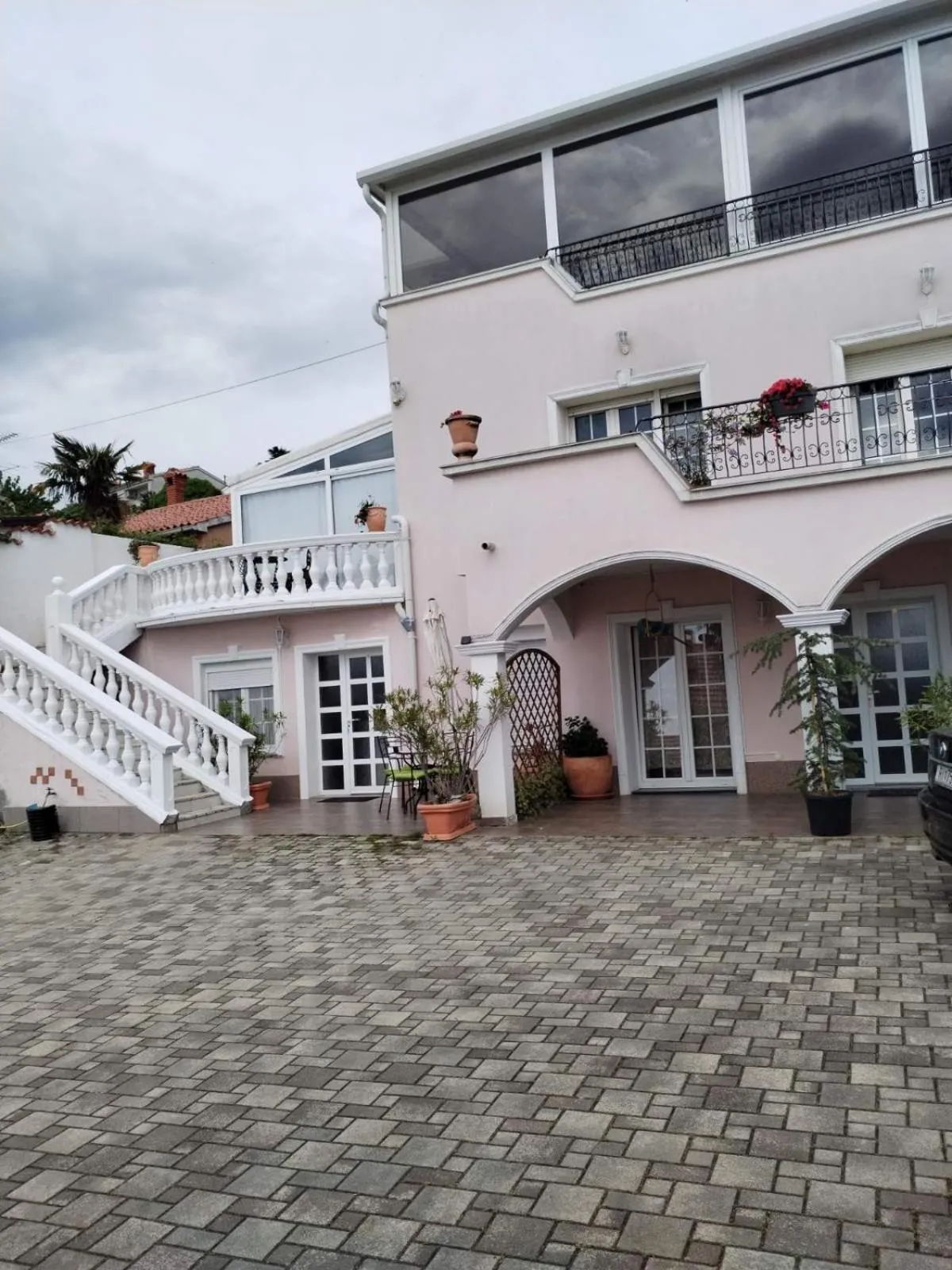 Property building in Apartments Darijana