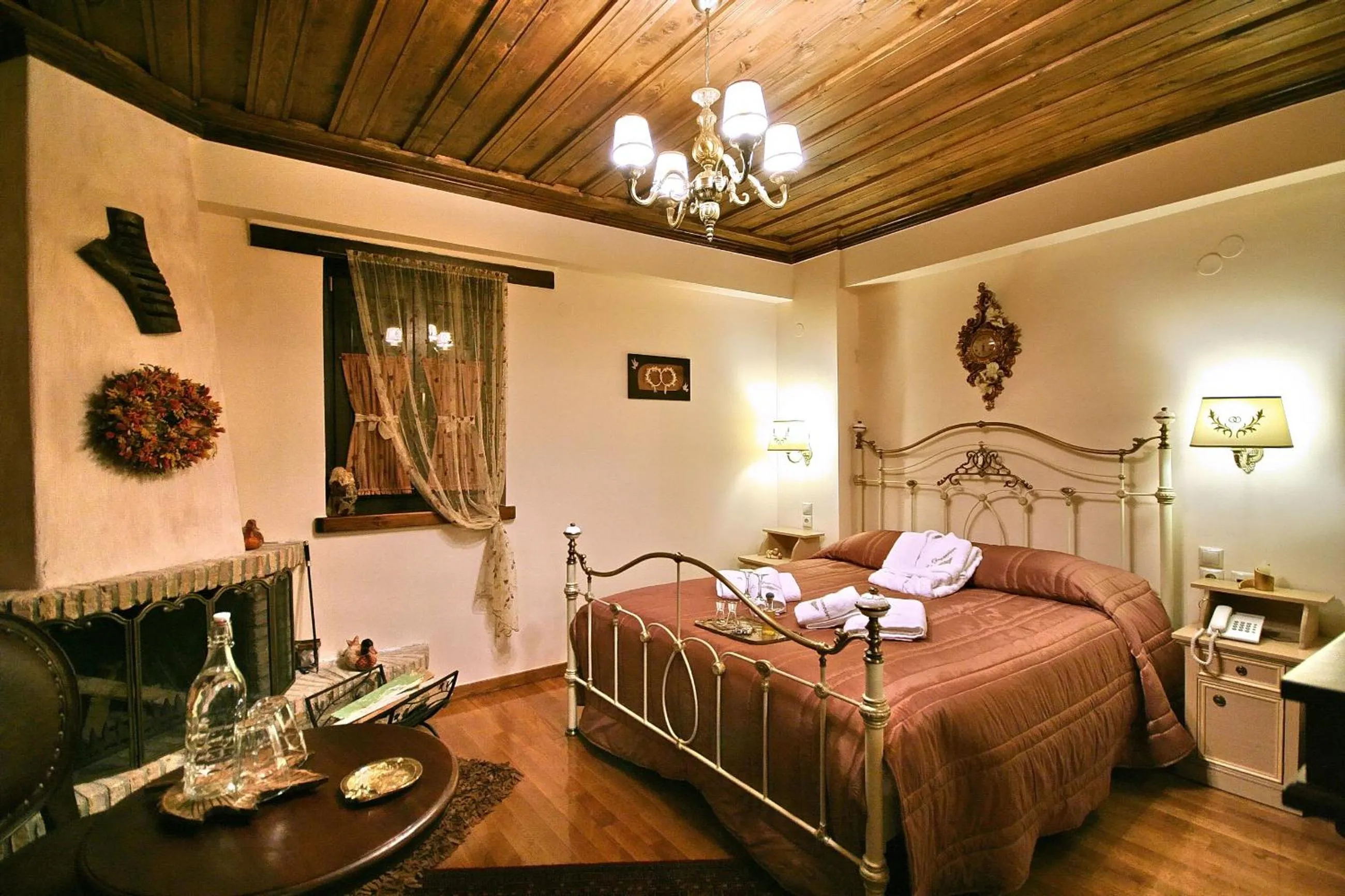 Photo of the whole room, Bed in En Dimitsani