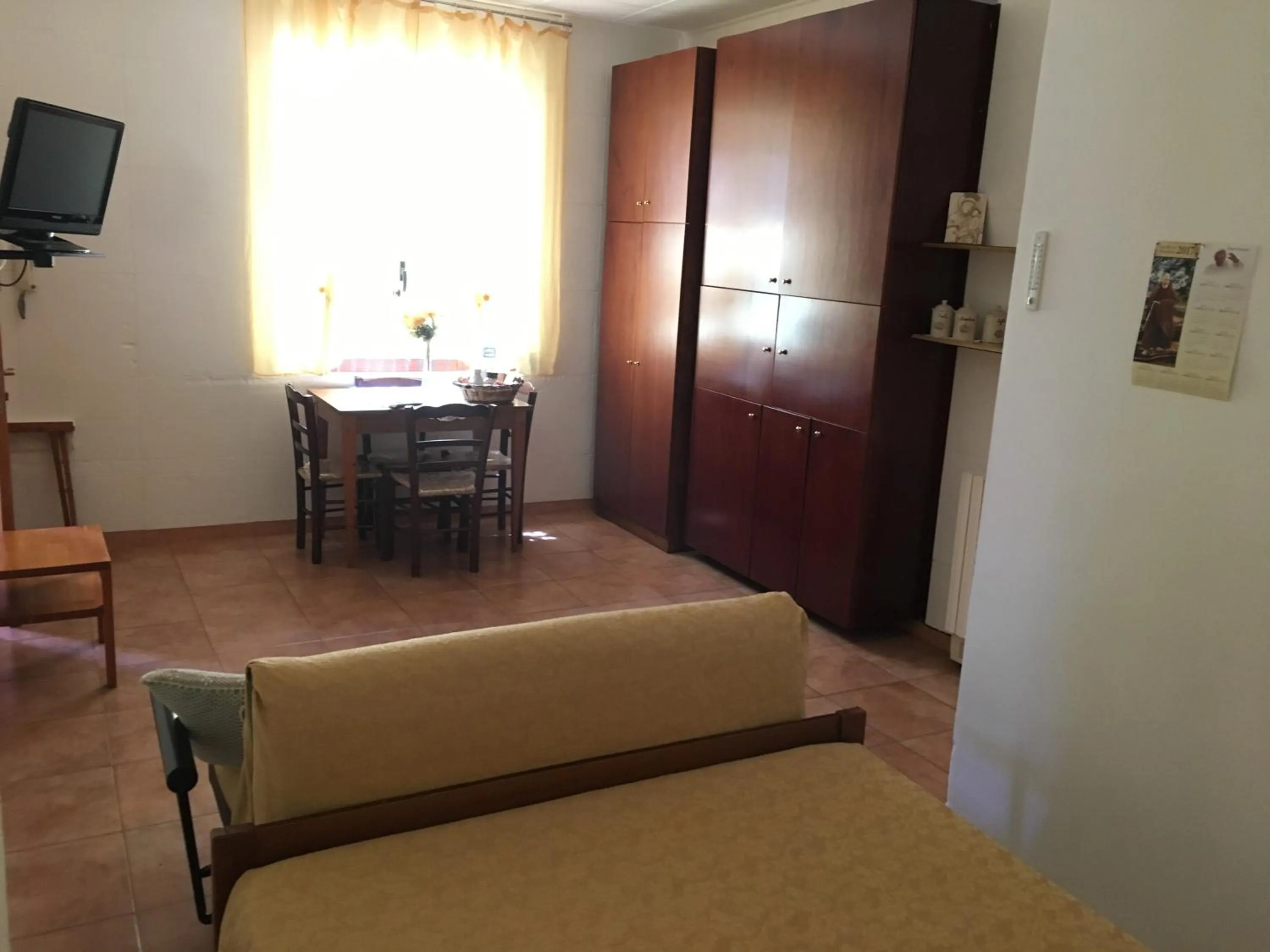 Communal lounge/ TV room in B&B Leggieri Villa Siria