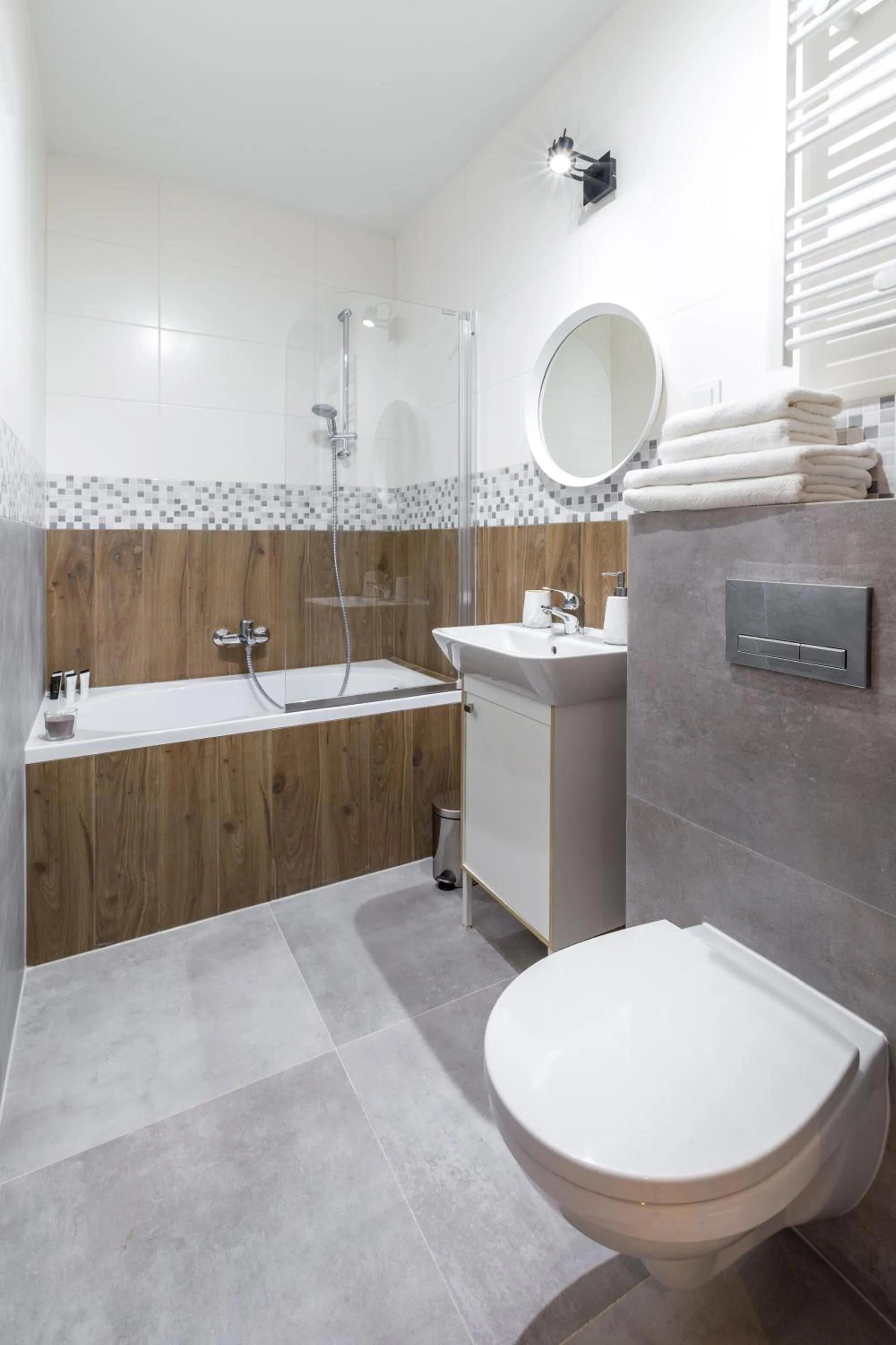 Shower in Friendhouse Apartments Vistula&Wawel