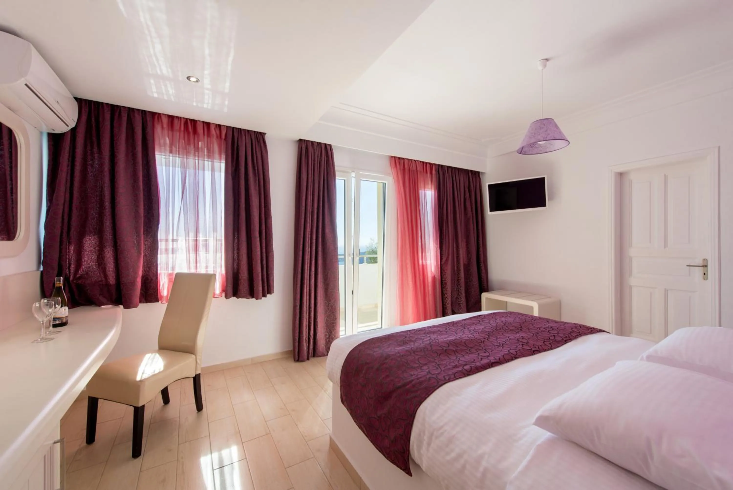 Bed in Tzekos Villas