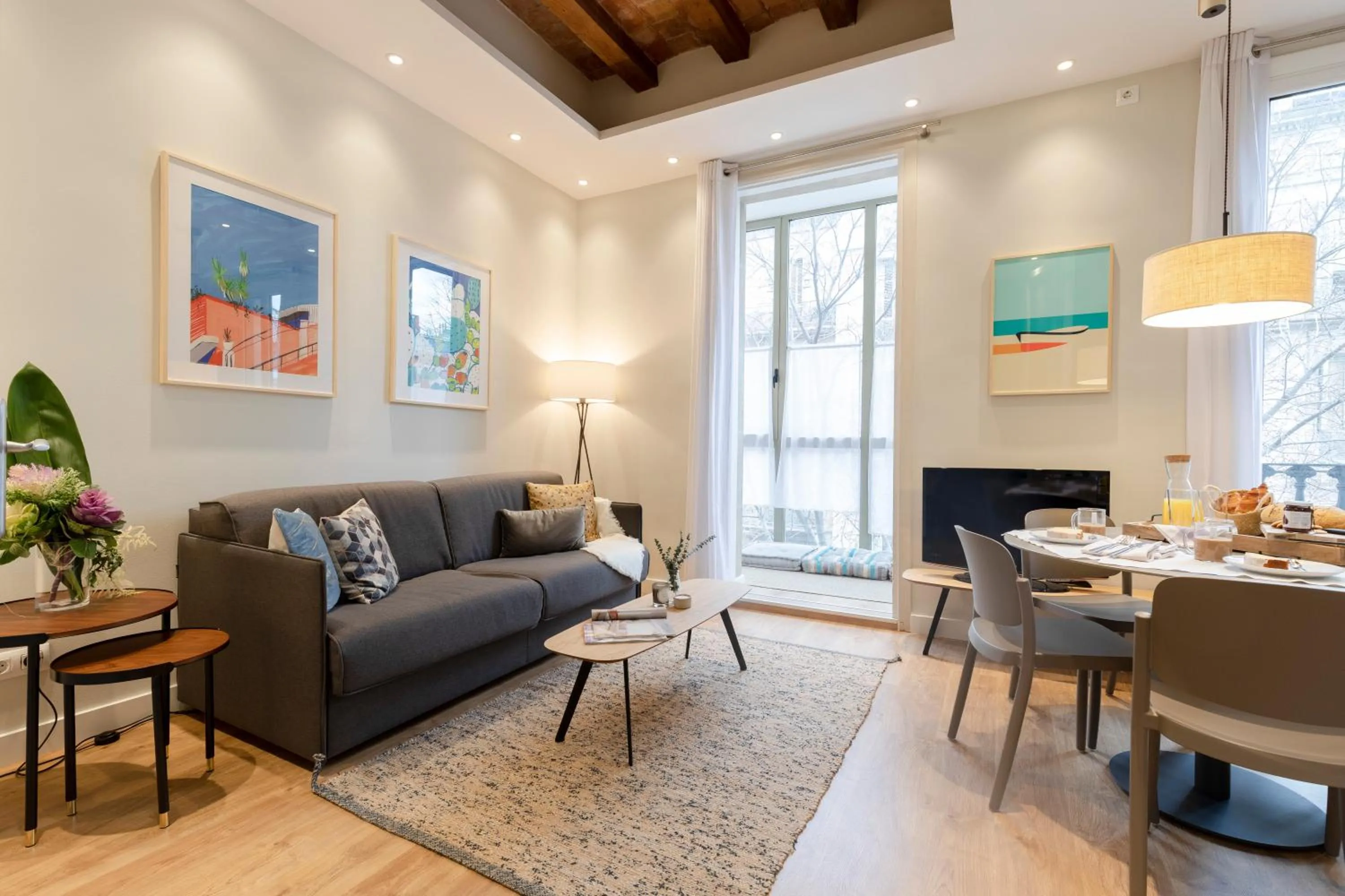 Living room in Aspasios Urquinaona Apartments