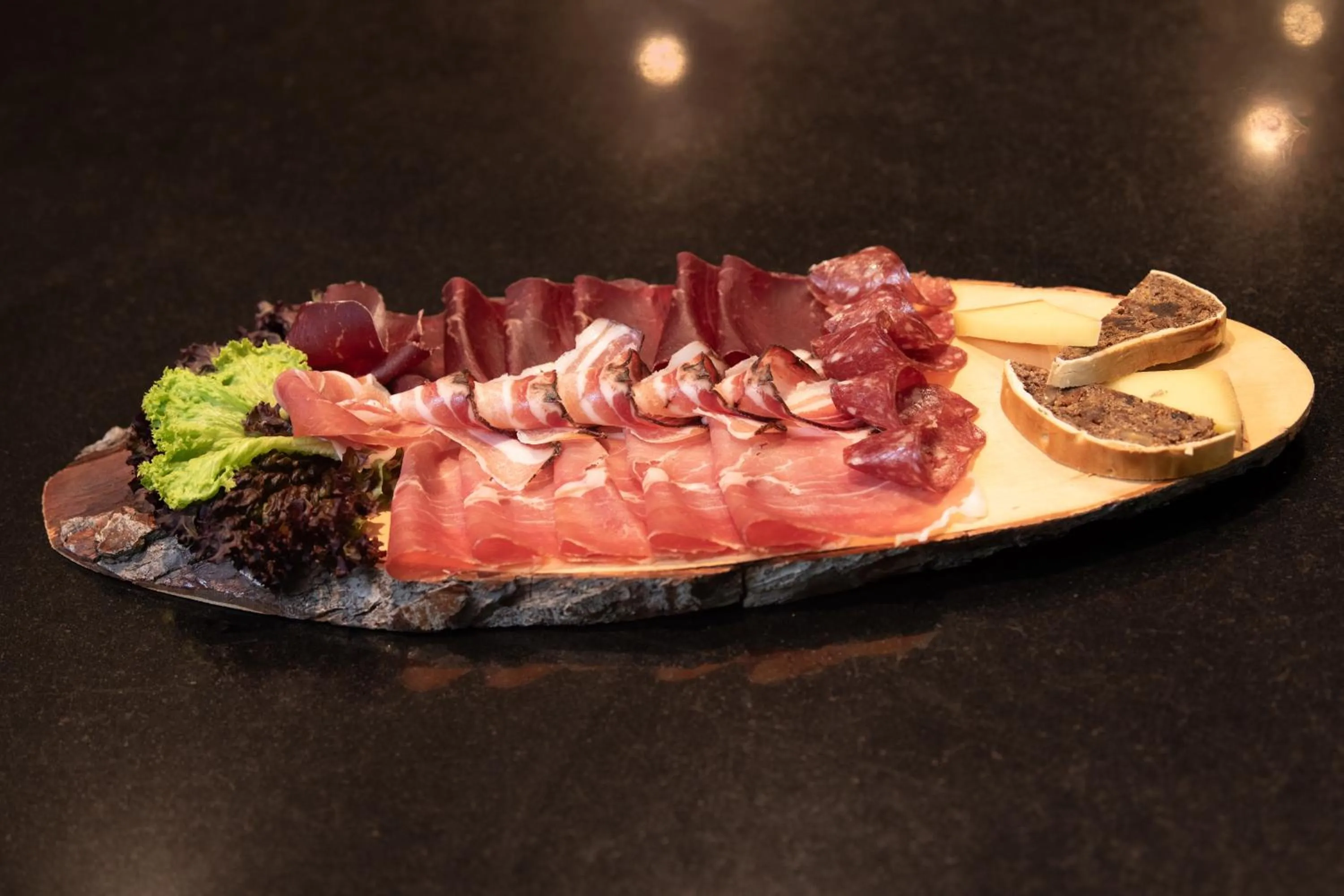 Restaurant/places to eat in Hotel Allegra