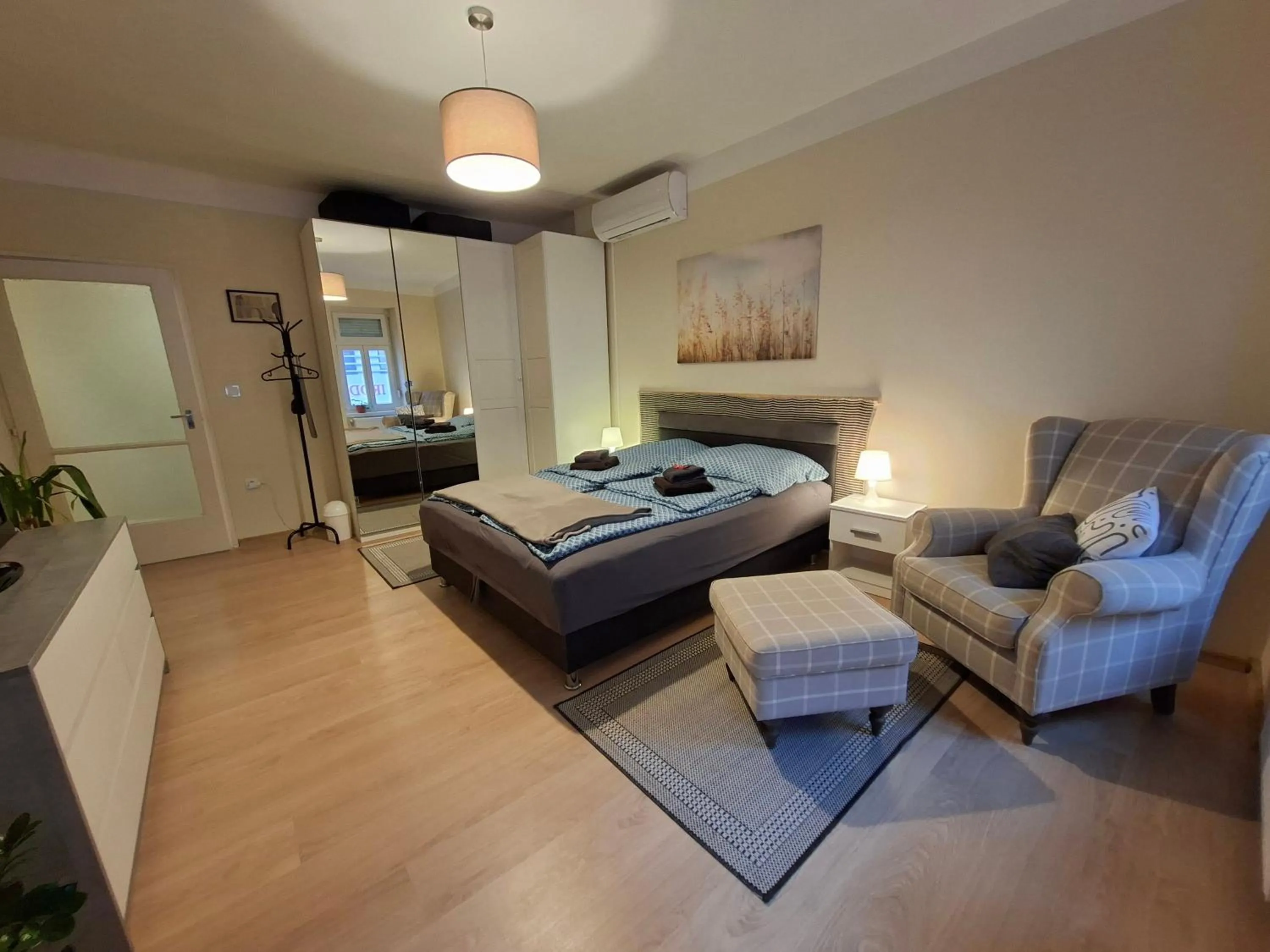 Bedroom, Bed in Vince apartman