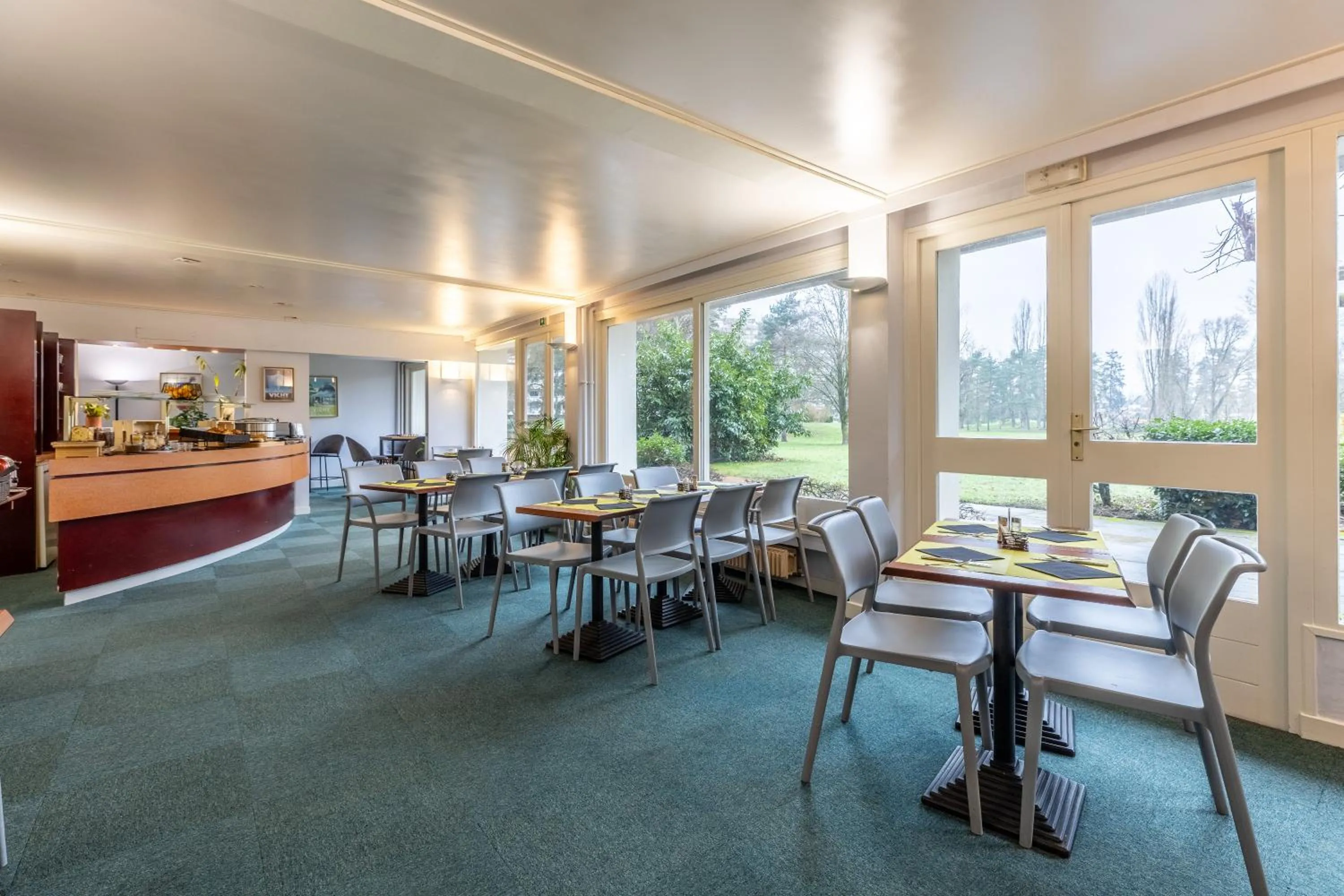 Breakfast in Brit Hotel Le Parc Vichy
