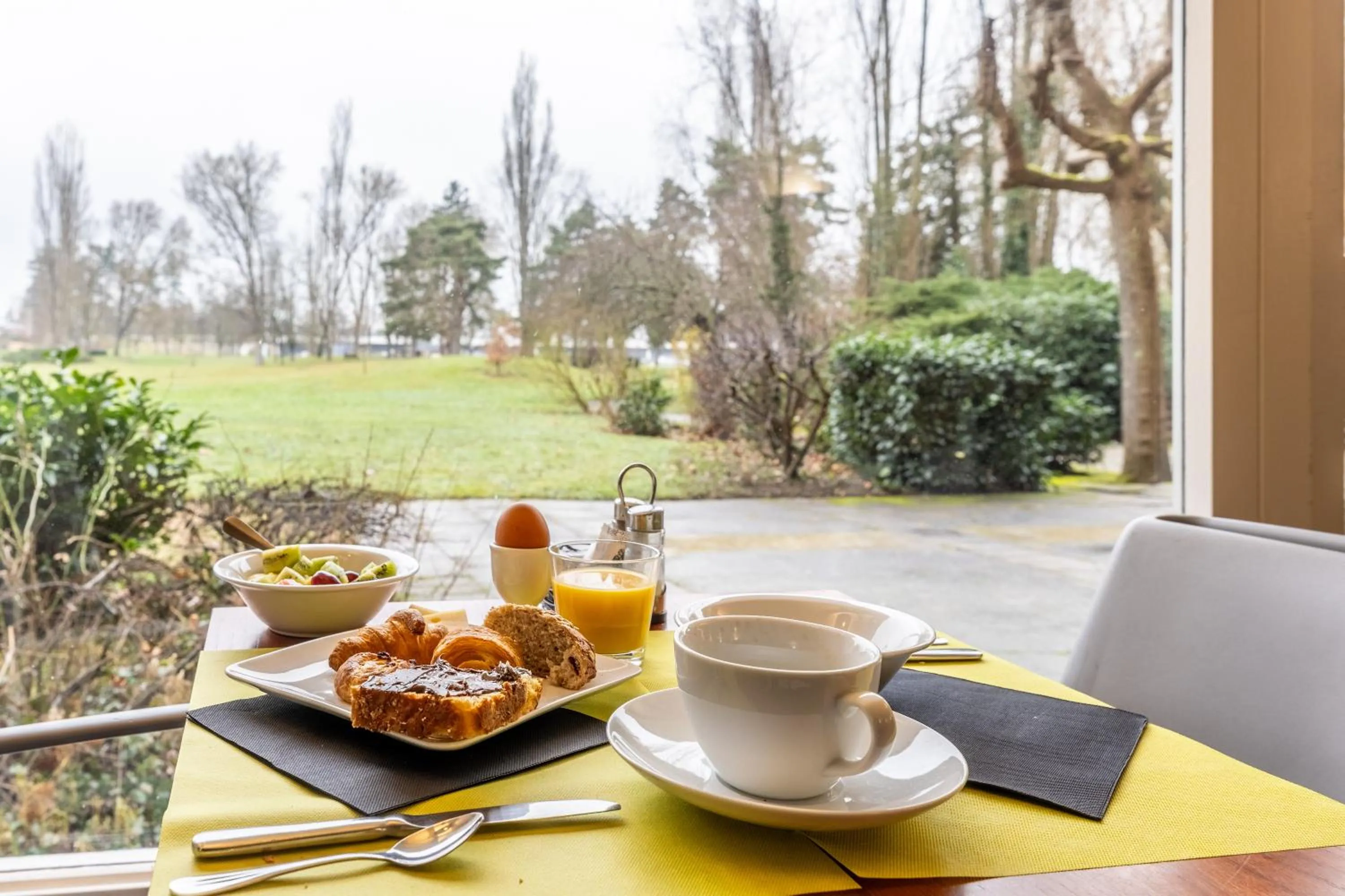 Breakfast in Brit Hotel Le Parc Vichy