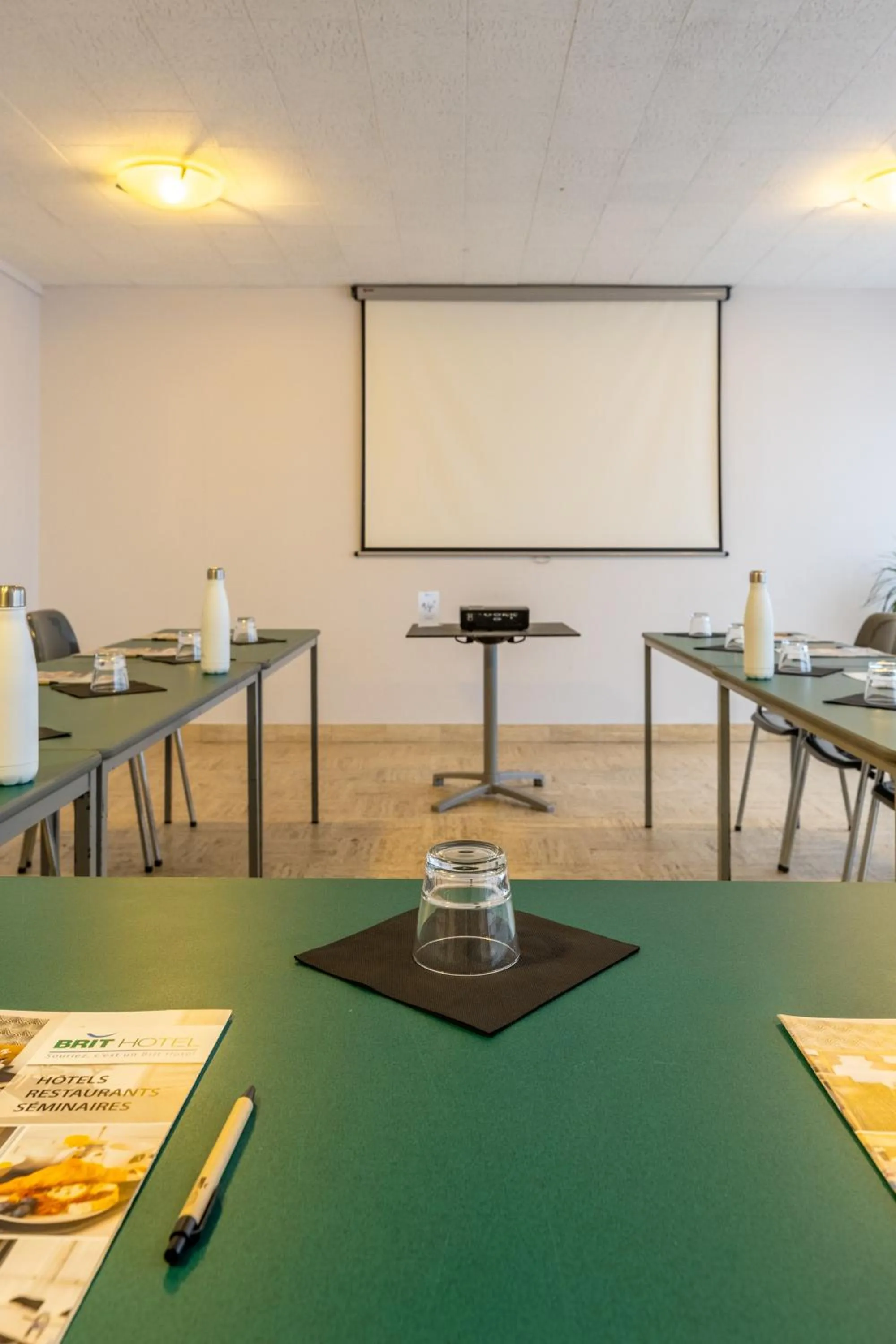 Meeting/conference room in Brit Hotel Le Parc Vichy