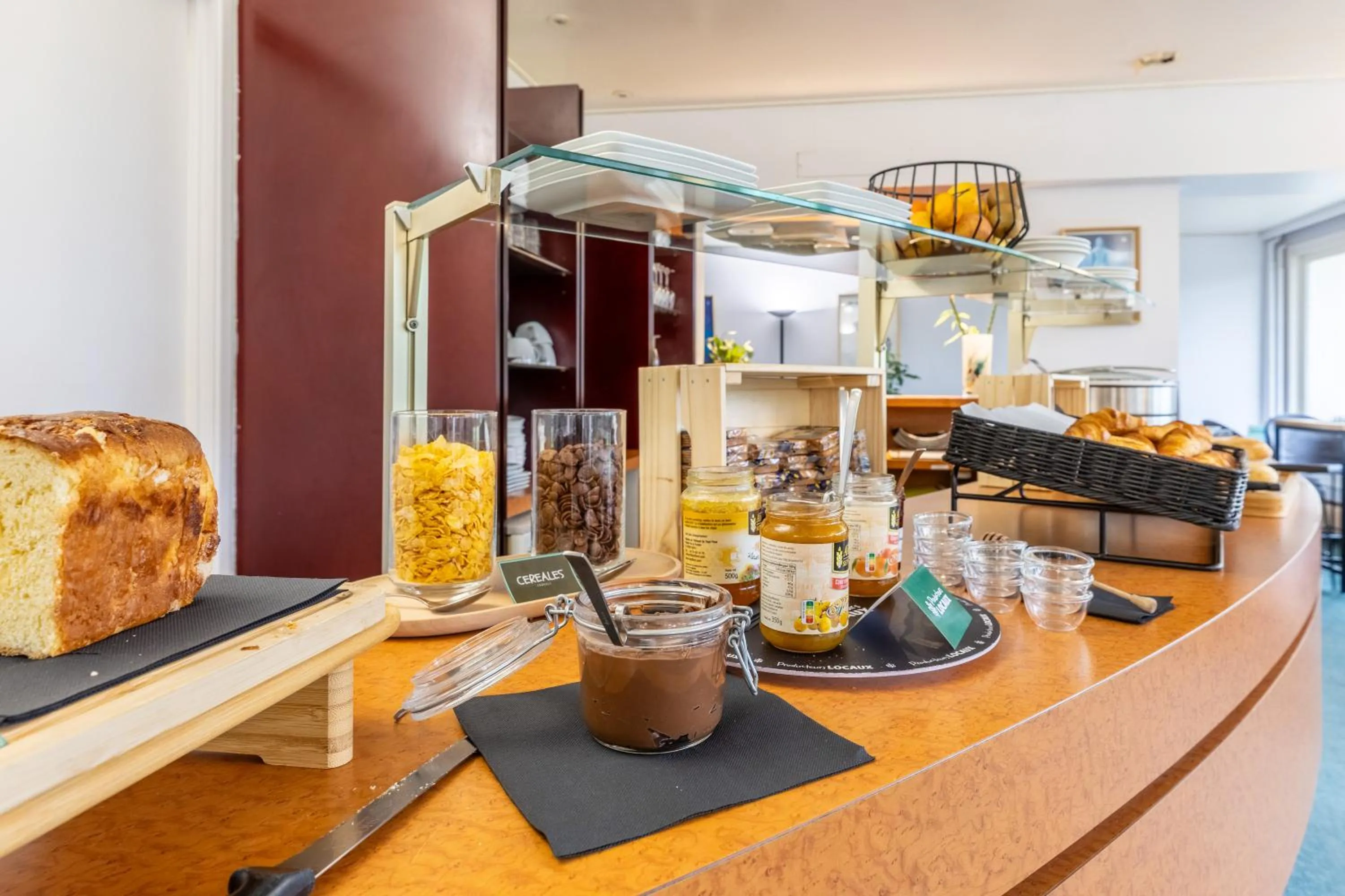 Breakfast in Brit Hotel Le Parc Vichy