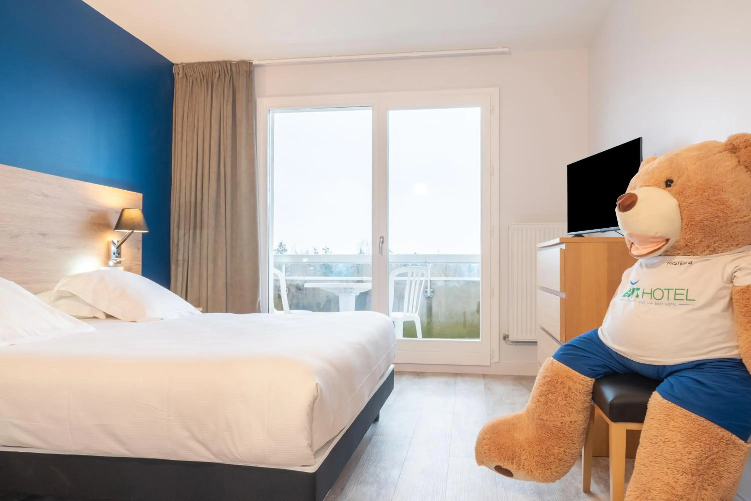 Photo of the whole room, Bed in Brit Hotel Le Parc Vichy