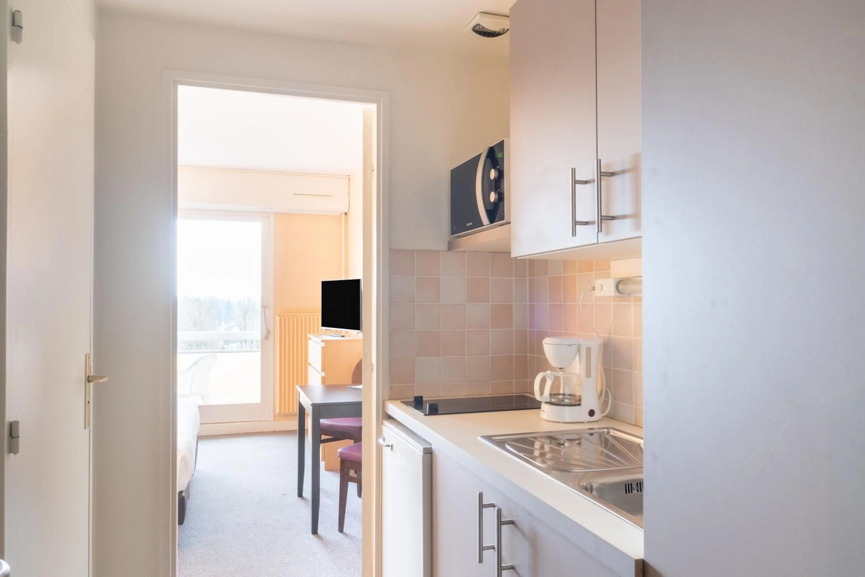 Kitchen or kitchenette in Brit Hotel Le Parc Vichy