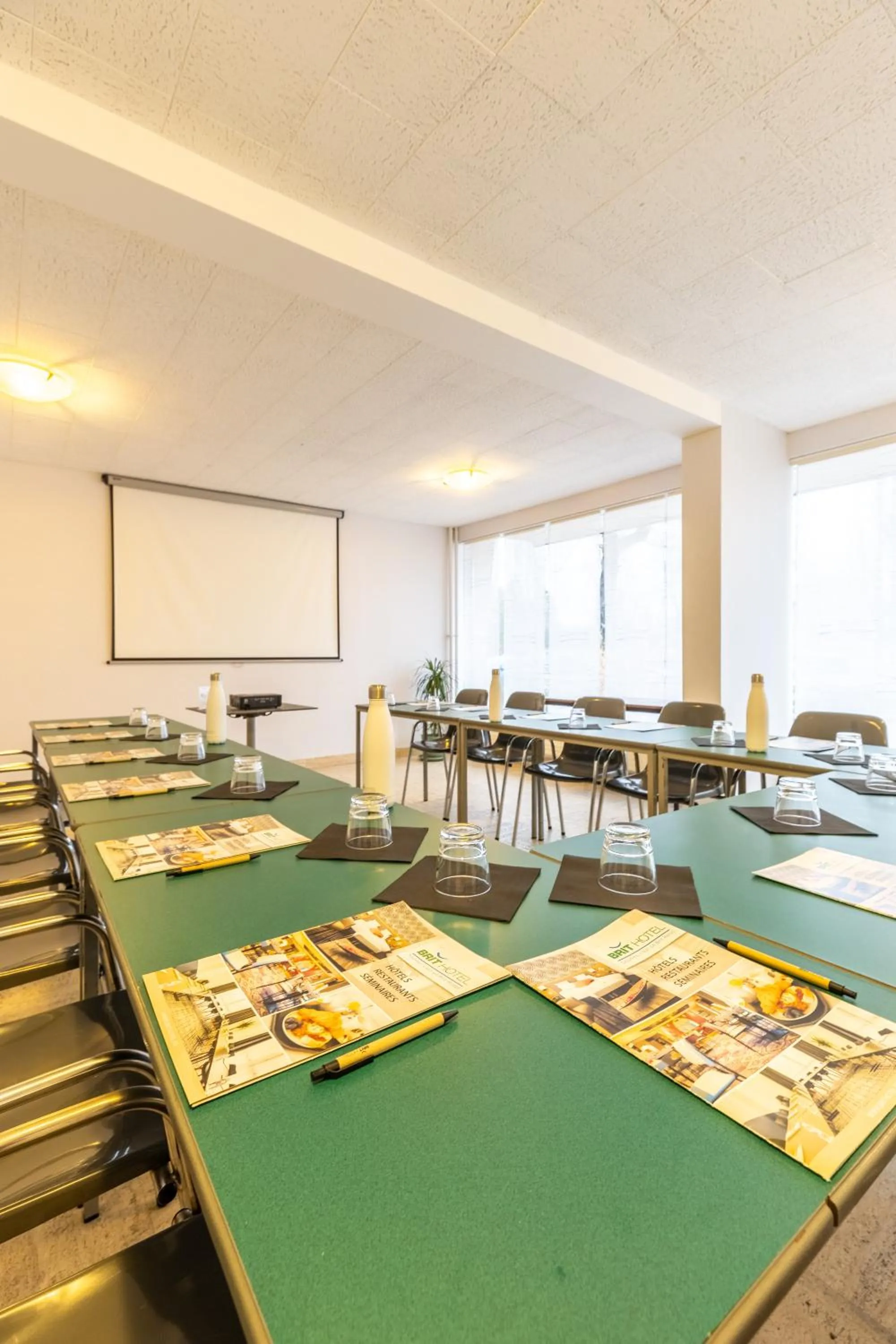 Meeting/conference room in Brit Hotel Le Parc Vichy