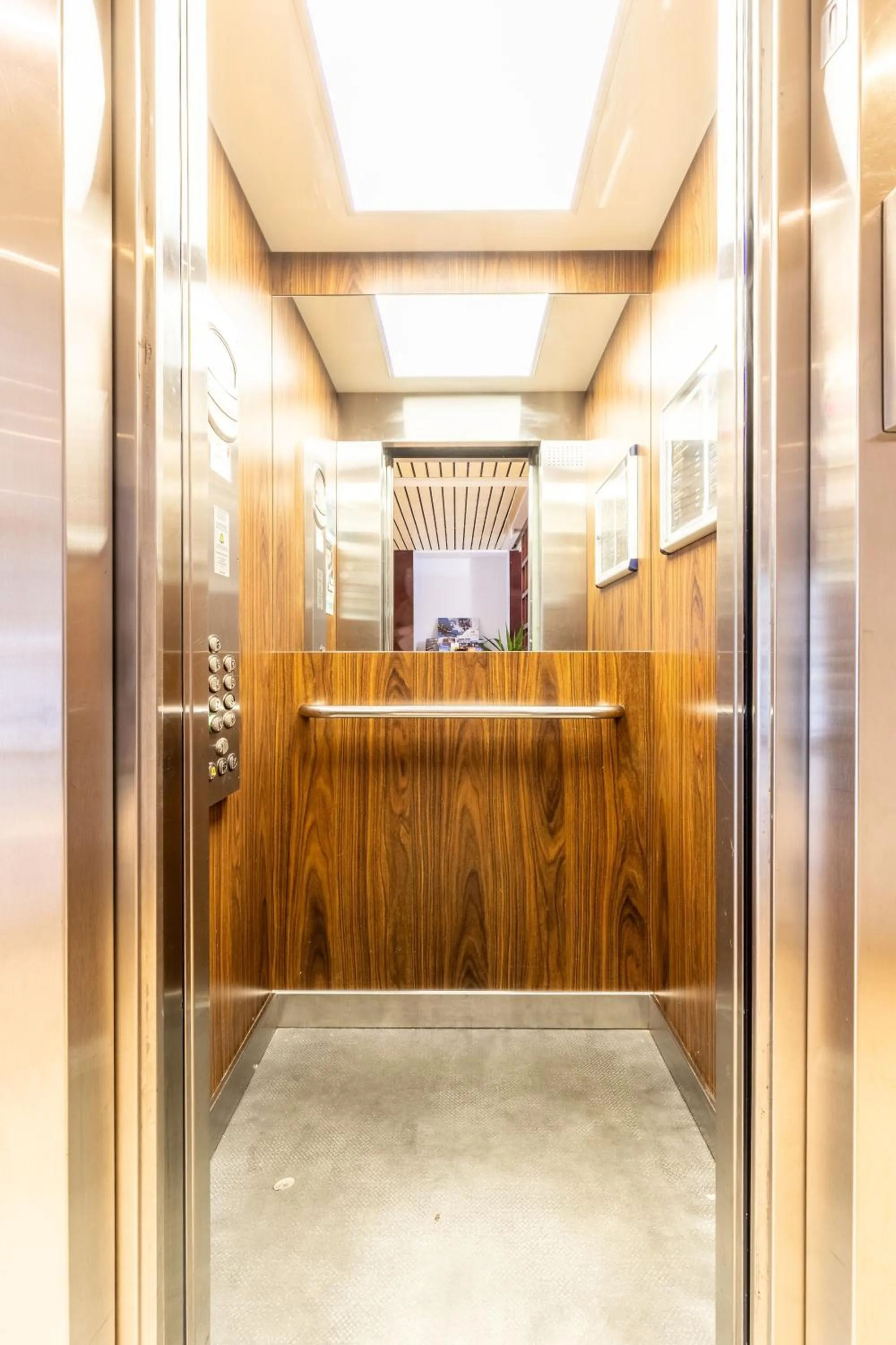 elevator in Brit Hotel Le Parc Vichy