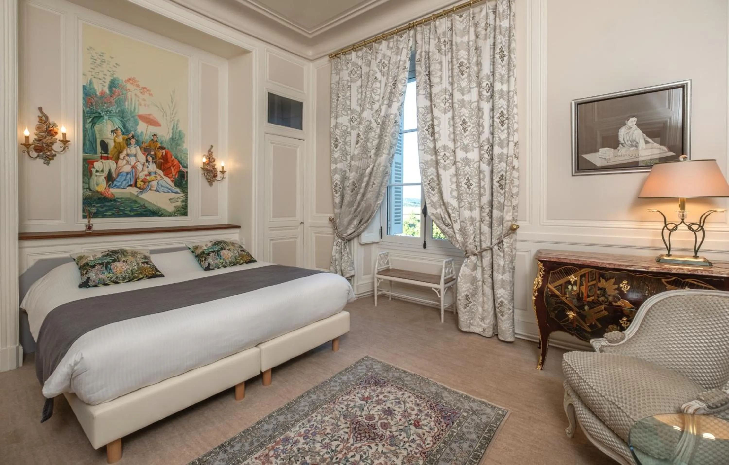 Photo of the whole room, Bed in Chateau De Rochecotte