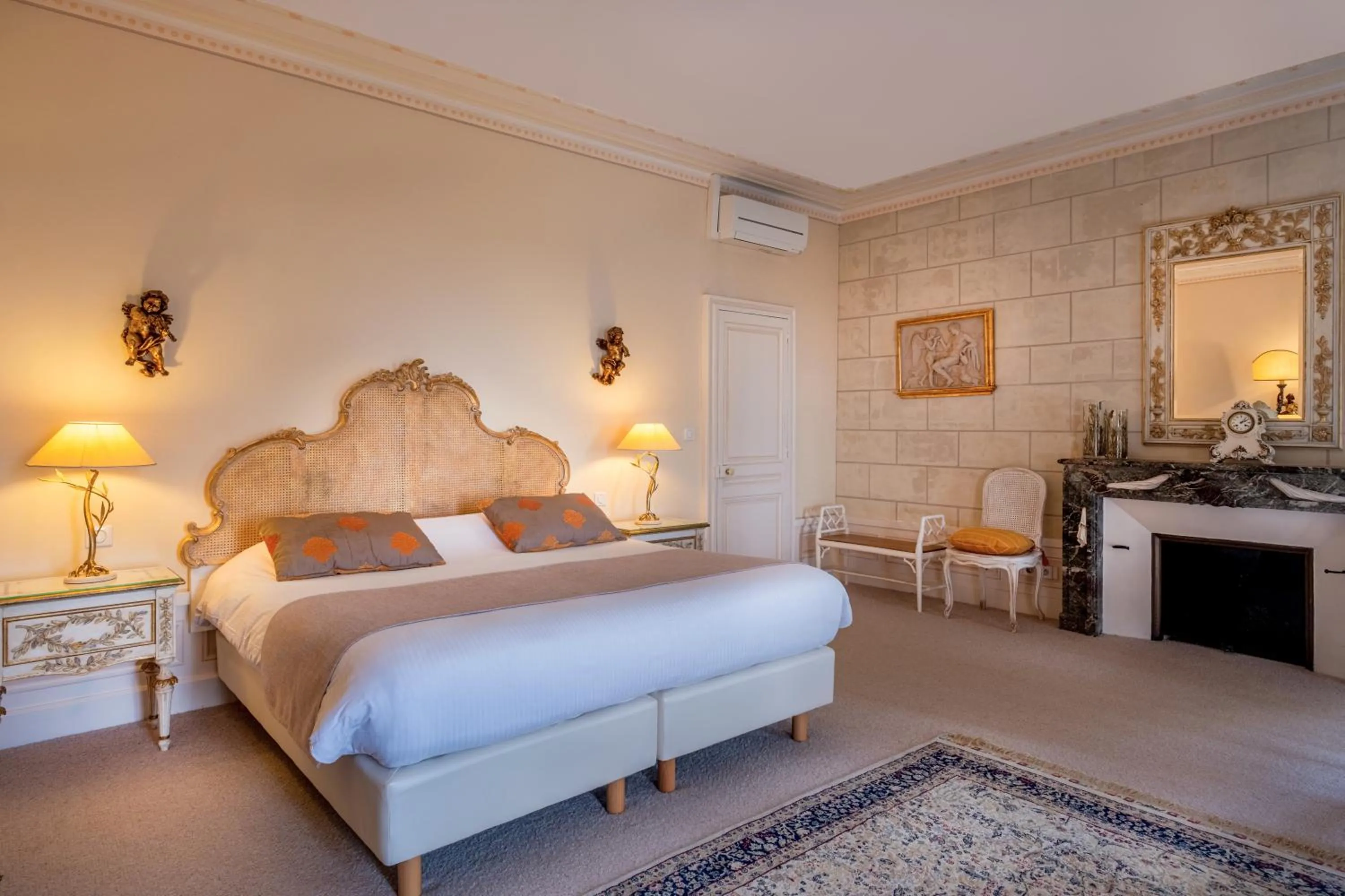 Bed in Chateau De Rochecotte