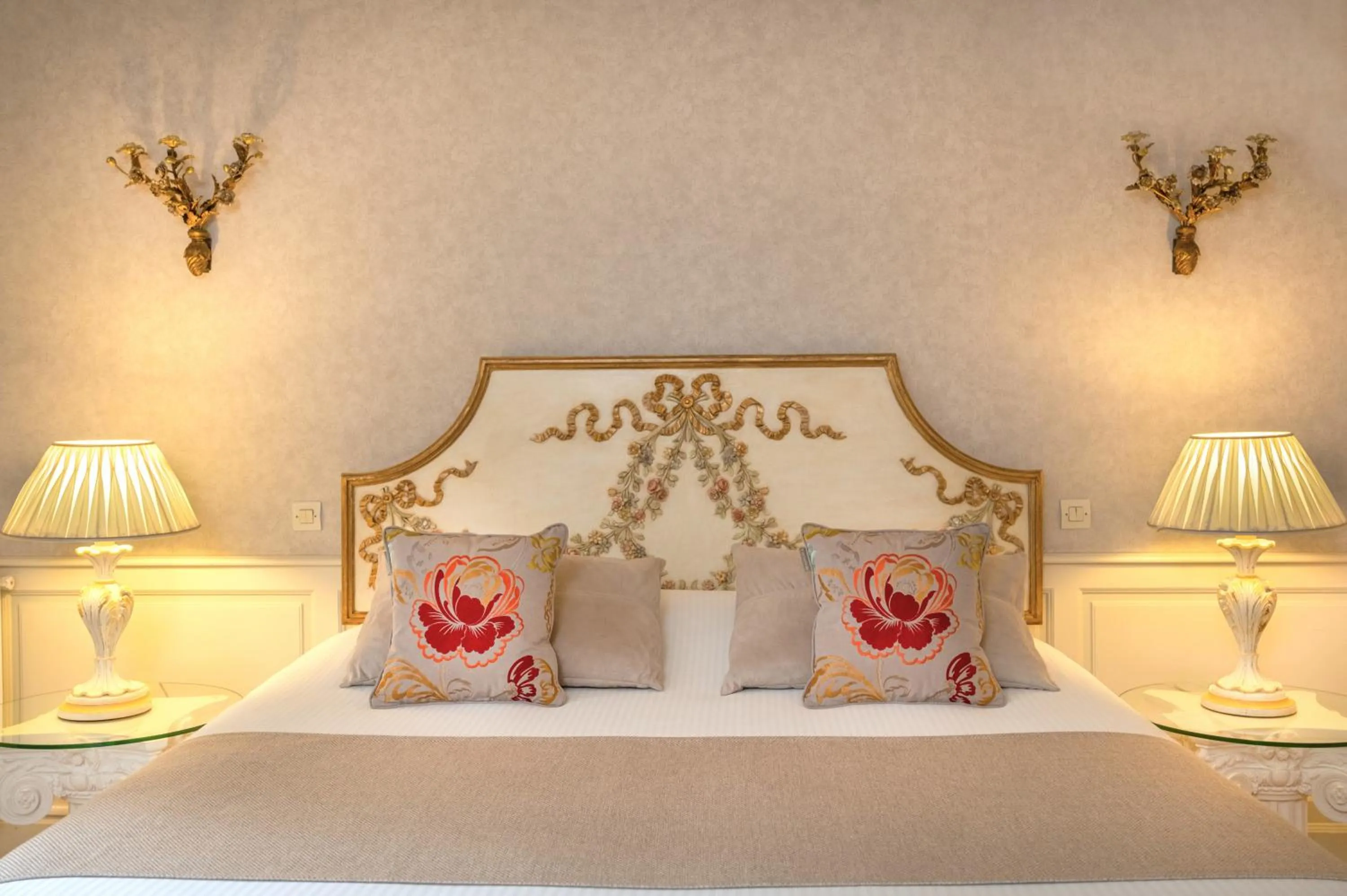 Bed in Chateau De Rochecotte