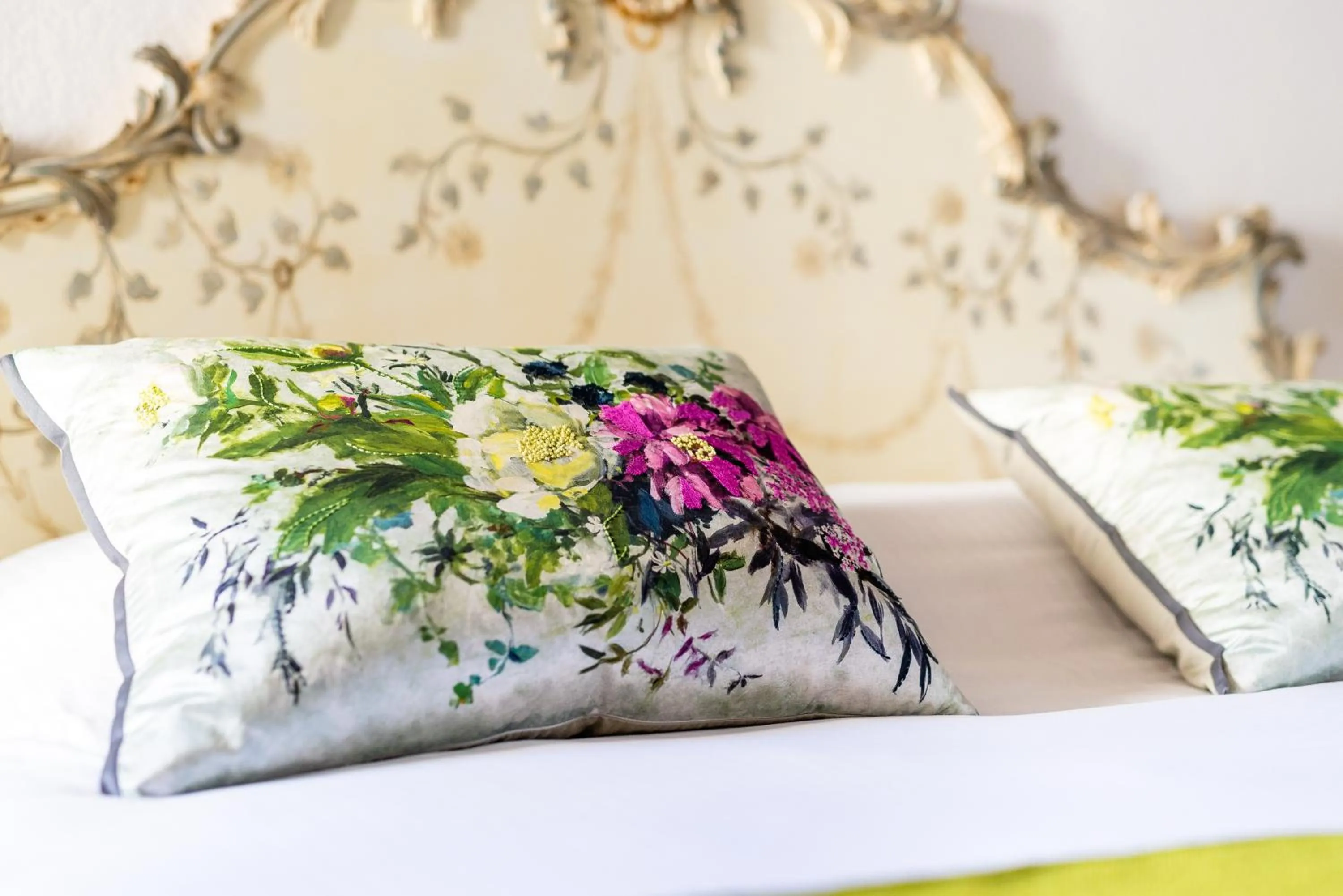 Bedroom, Bed in Chateau De Rochecotte