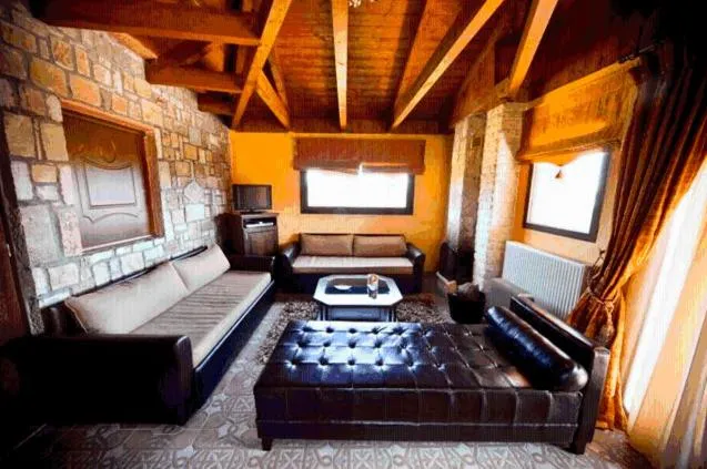 Breakfast, Bed in Silva Suites