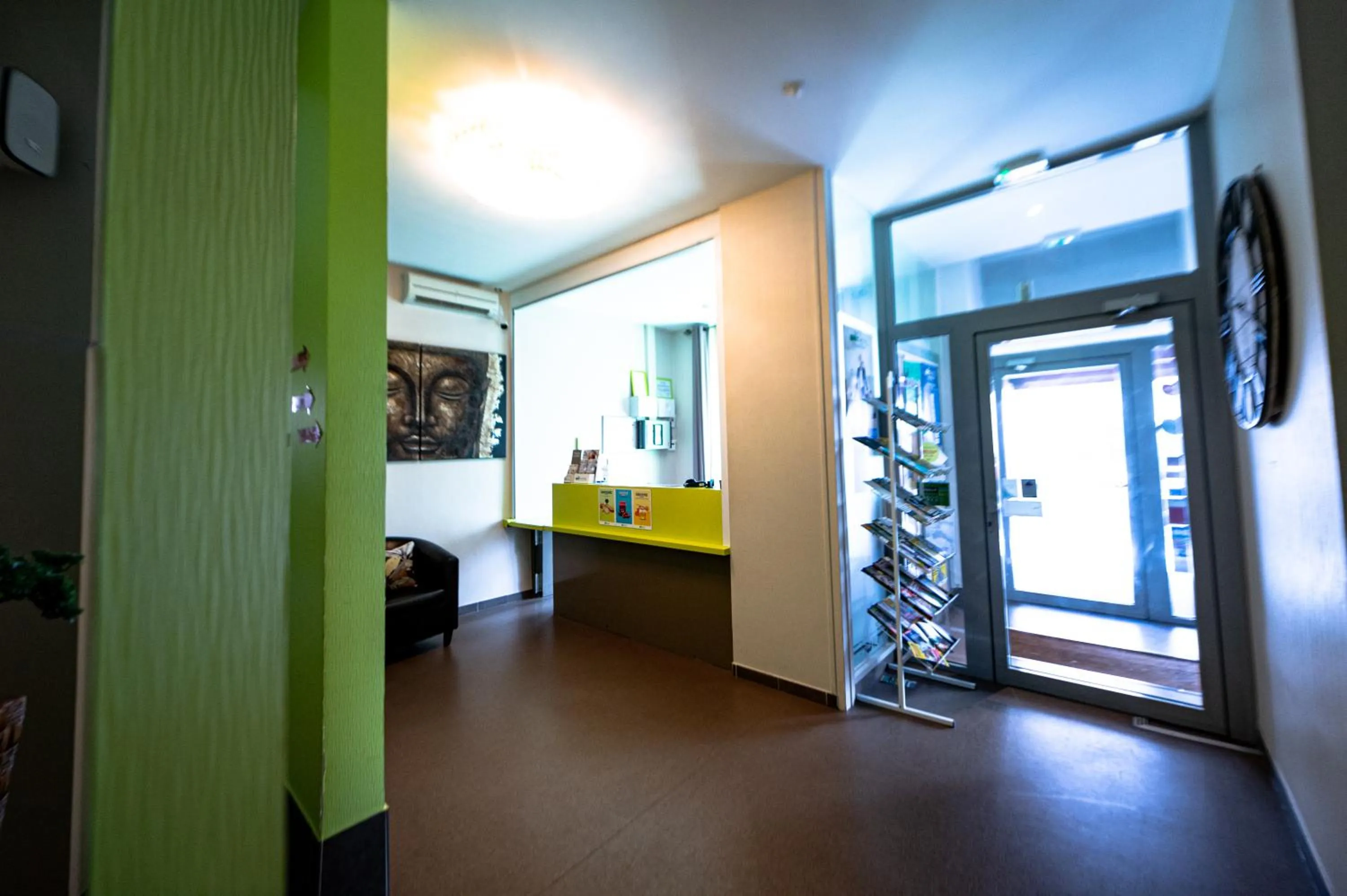 Lobby or reception in Brit Hotel Confort Auclair