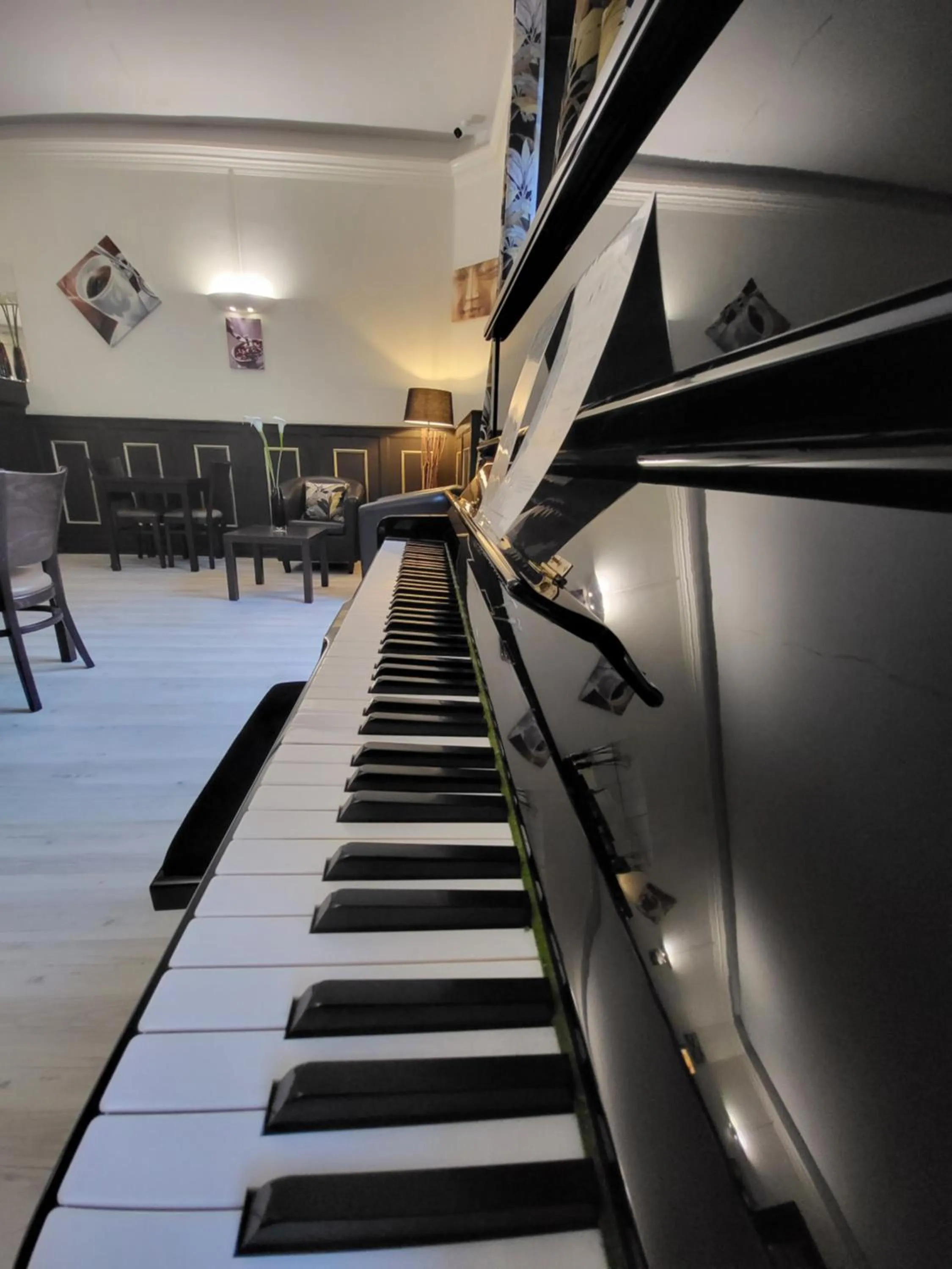 Seating area in Brit Hotel Confort Auclair