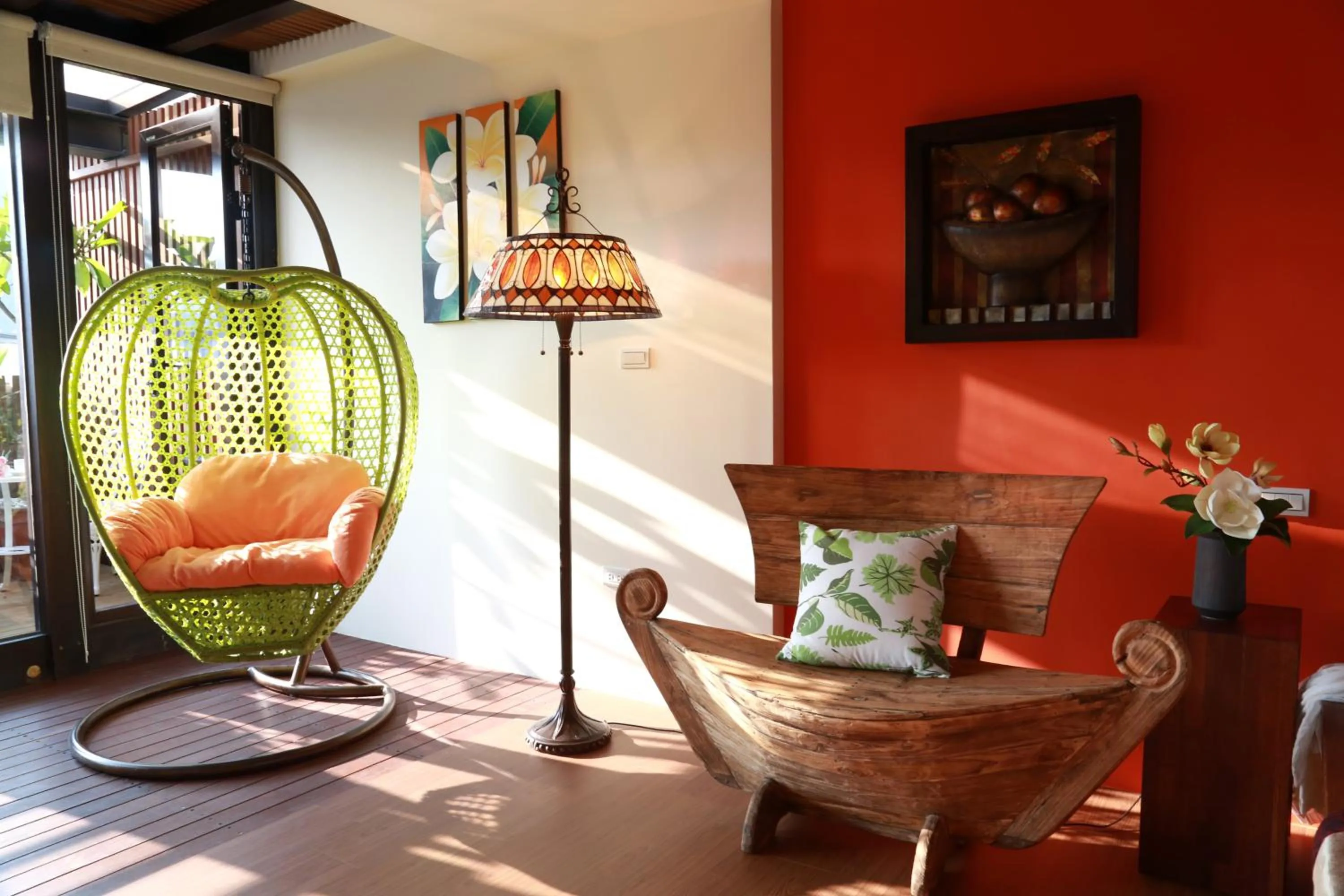 Decorative detail in C'est Bon